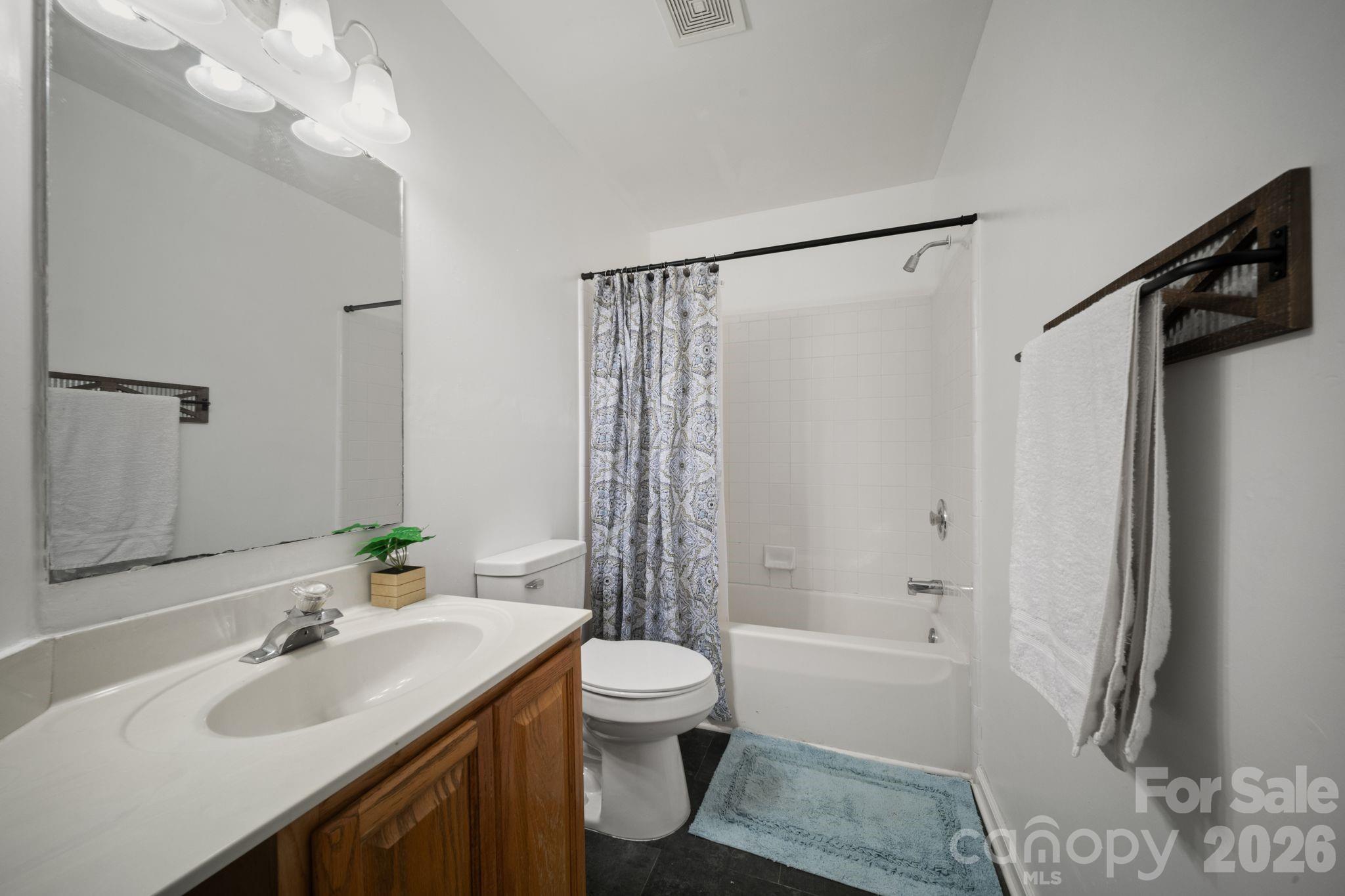1040 Thorncrest Drive Property Photo 26