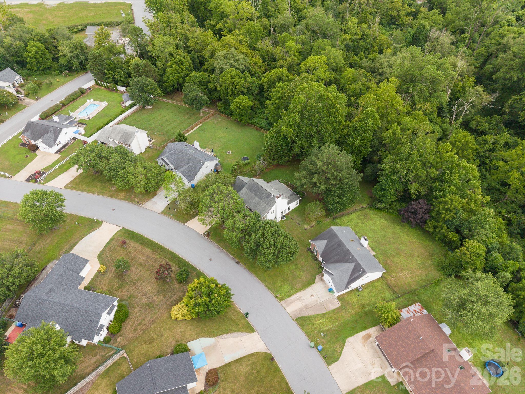 1040 Thorncrest Drive Property Photo 34