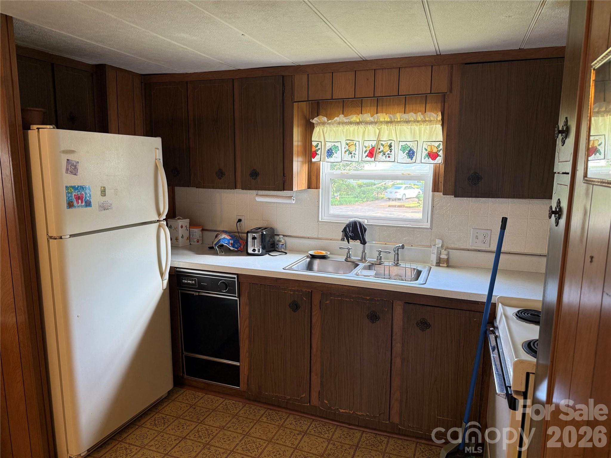7312 Doblinway Drive Property Photo 5