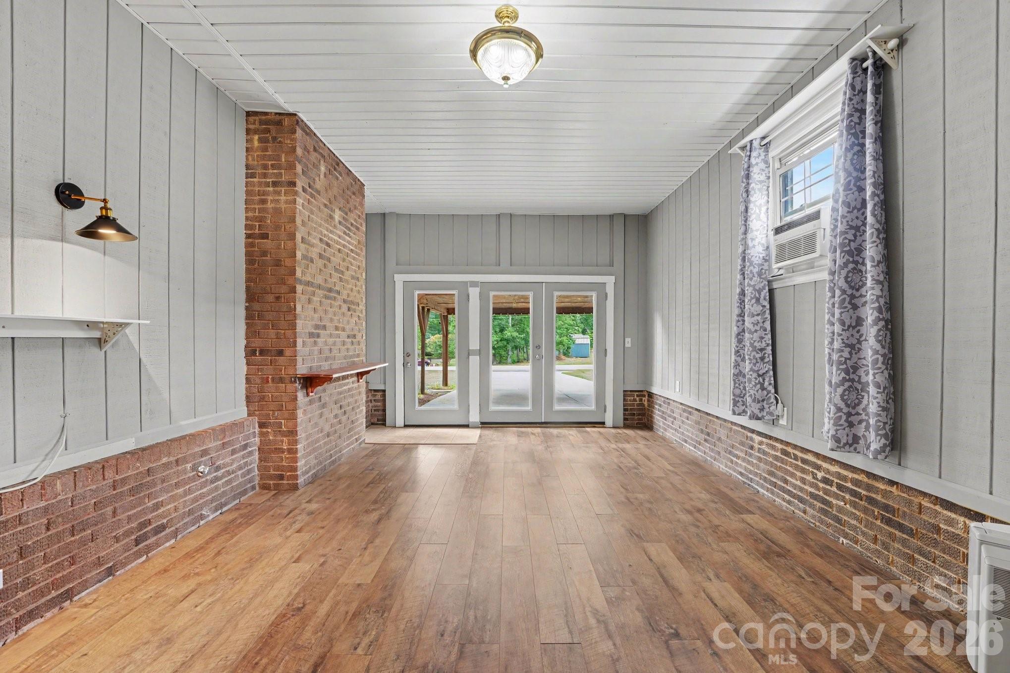 1138 Graham Street Property Photo 6