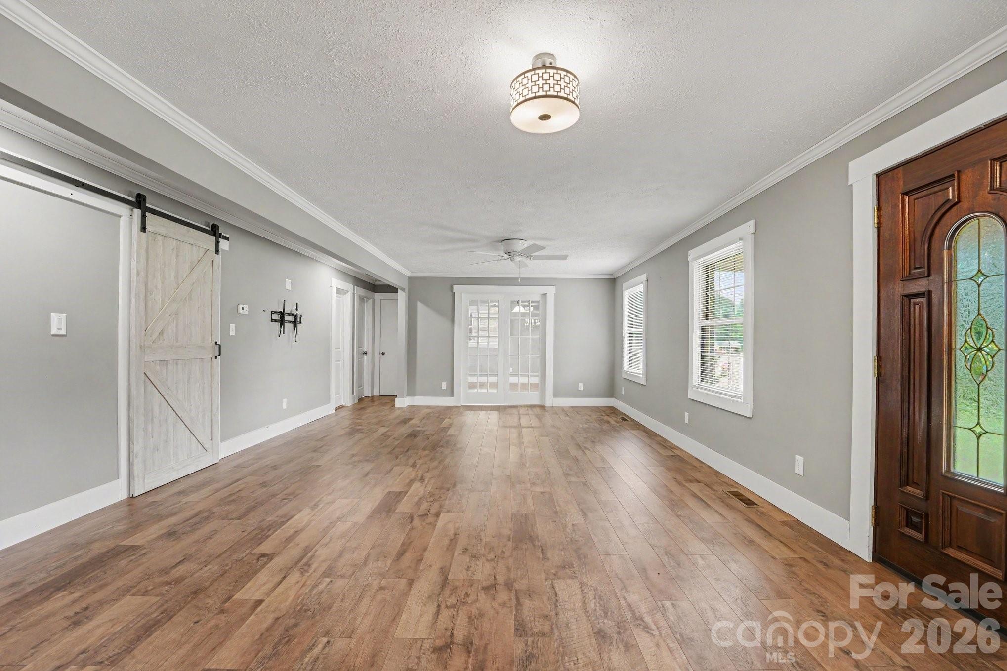 1138 Graham Street Property Photo 8