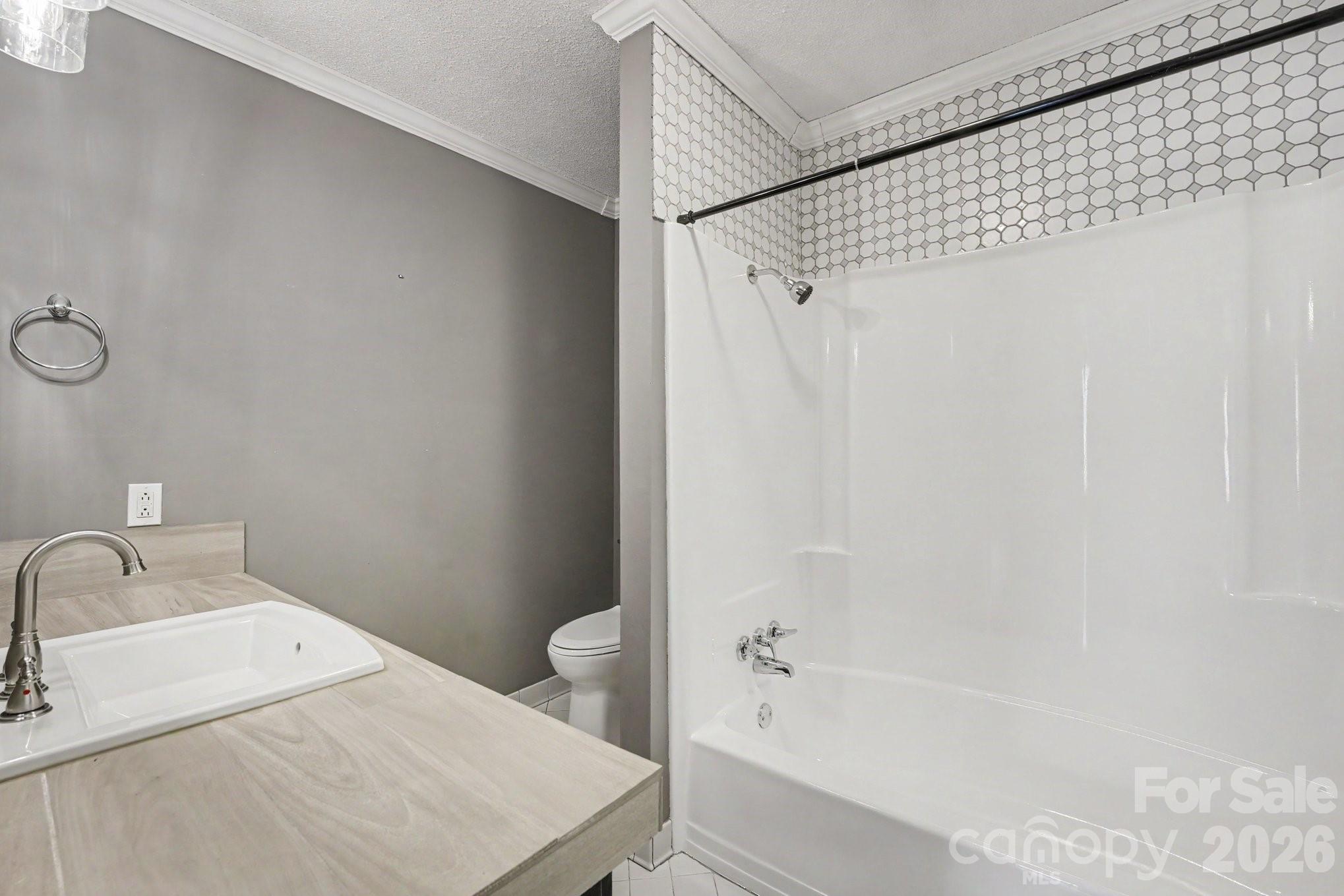 1138 Graham Street Property Photo 11