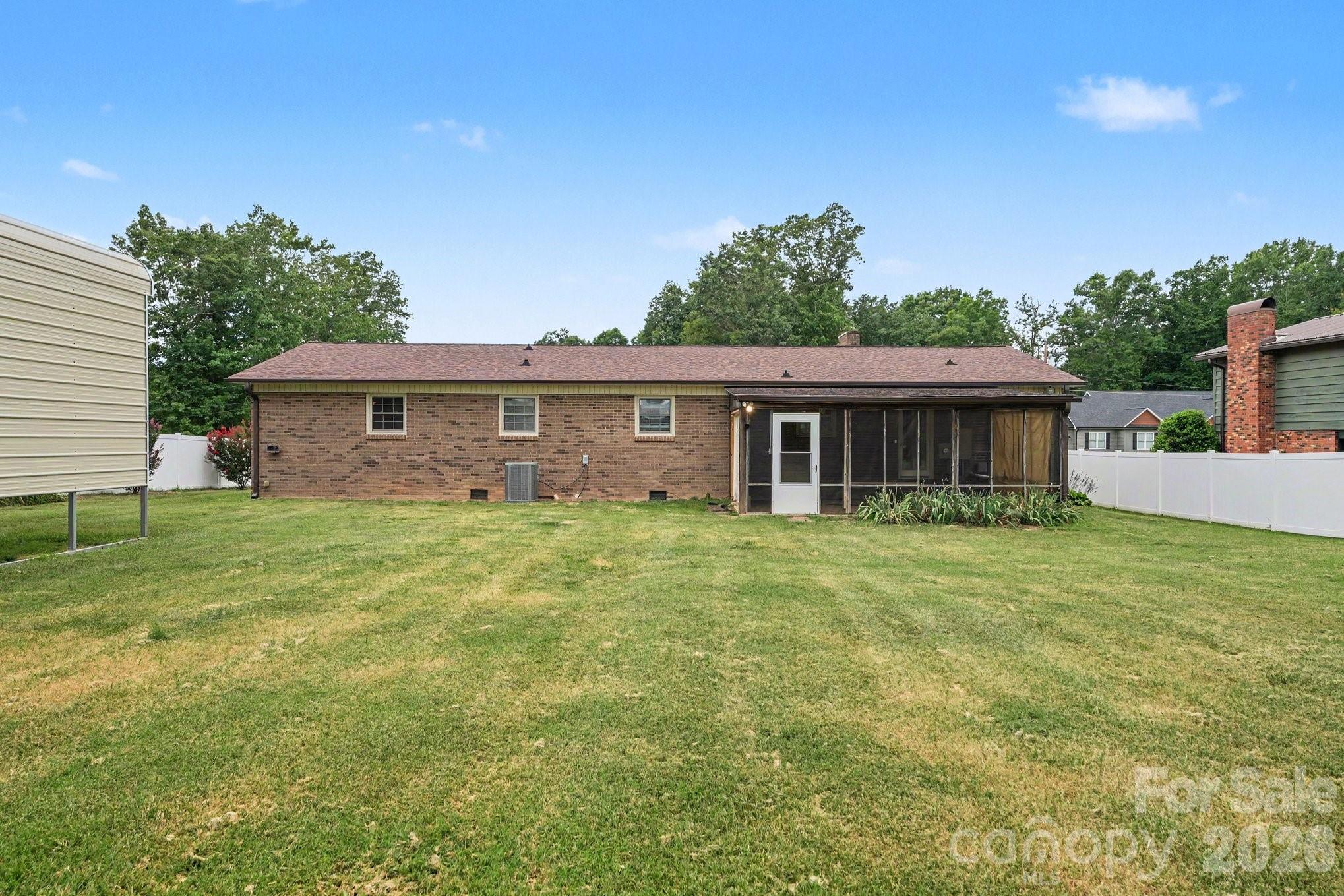 1138 Graham Street Property Photo 14