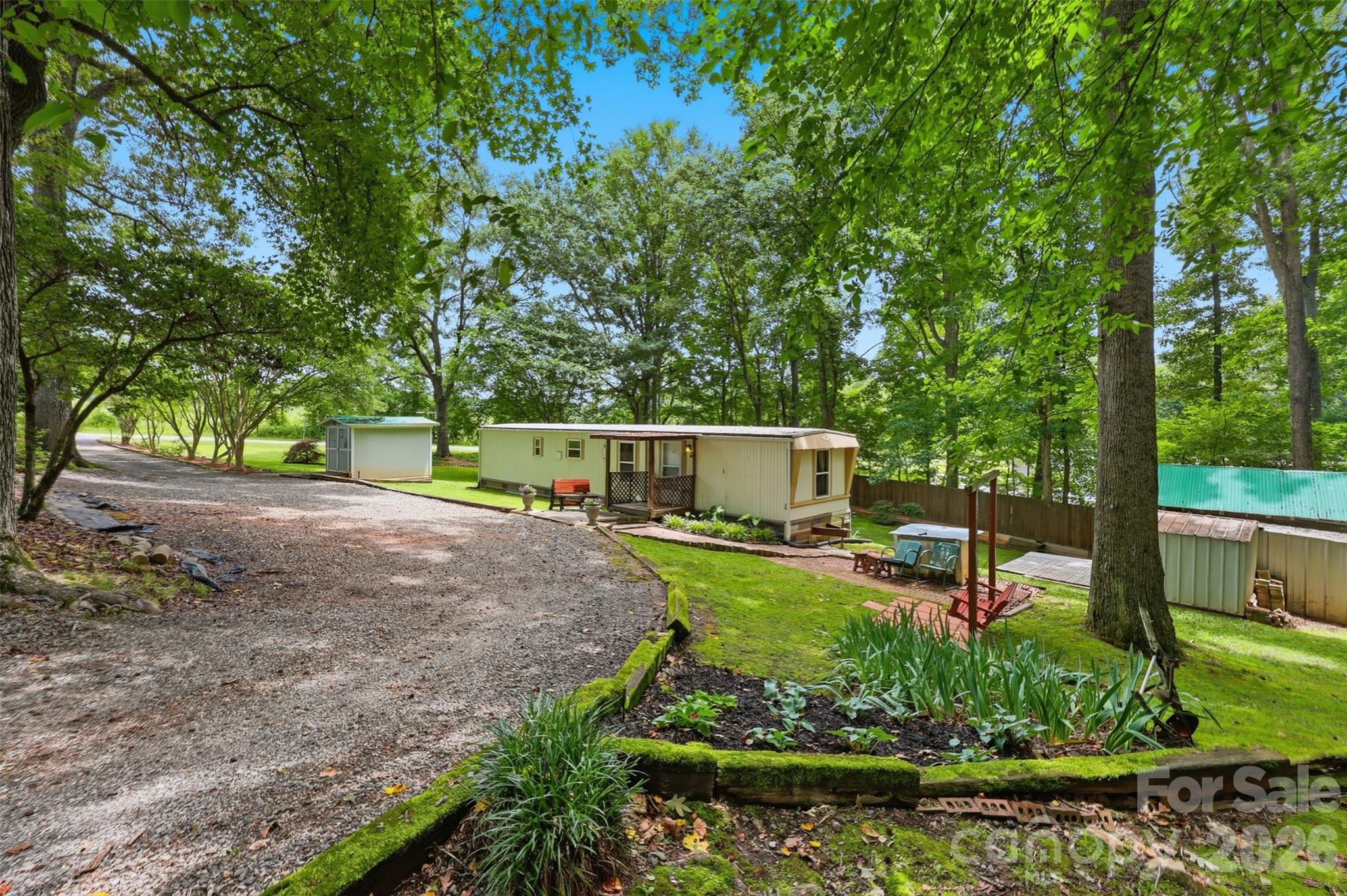 2220 Gordon Road Property Photo 4