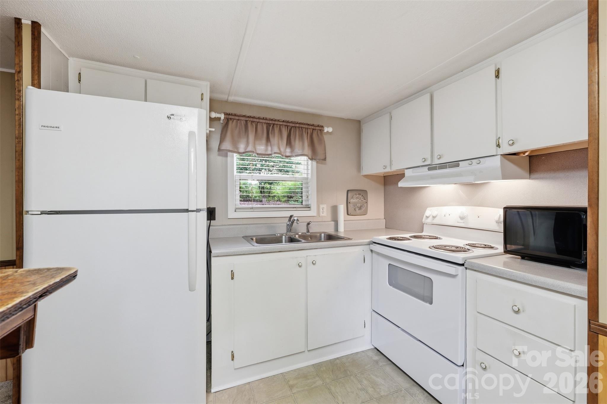 2220 Gordon Road Property Photo 6