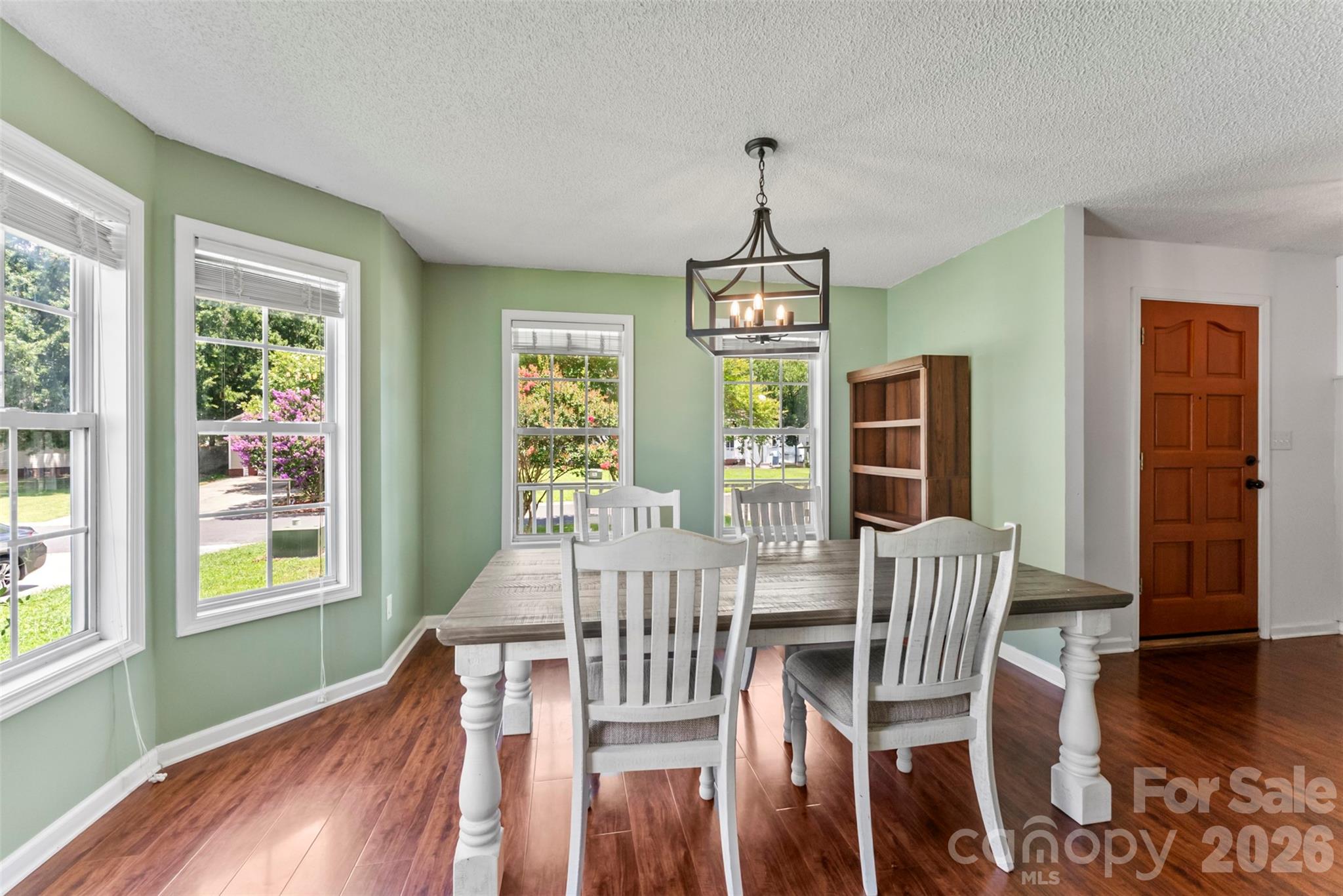 820 Saint Andrews Place Property Photo 3