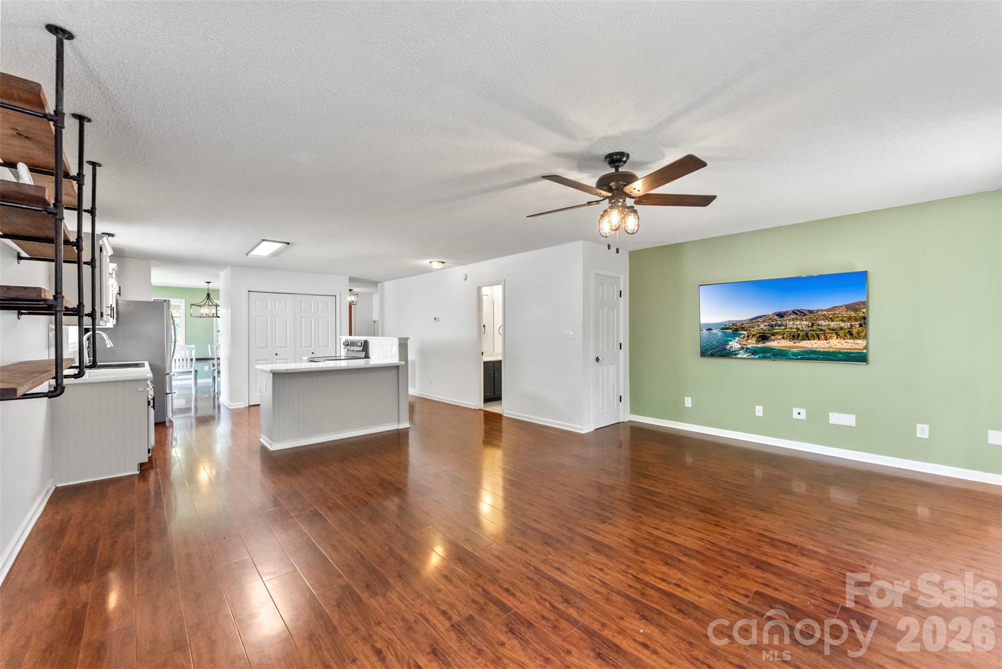 820 Saint Andrews Place Property Photo 6