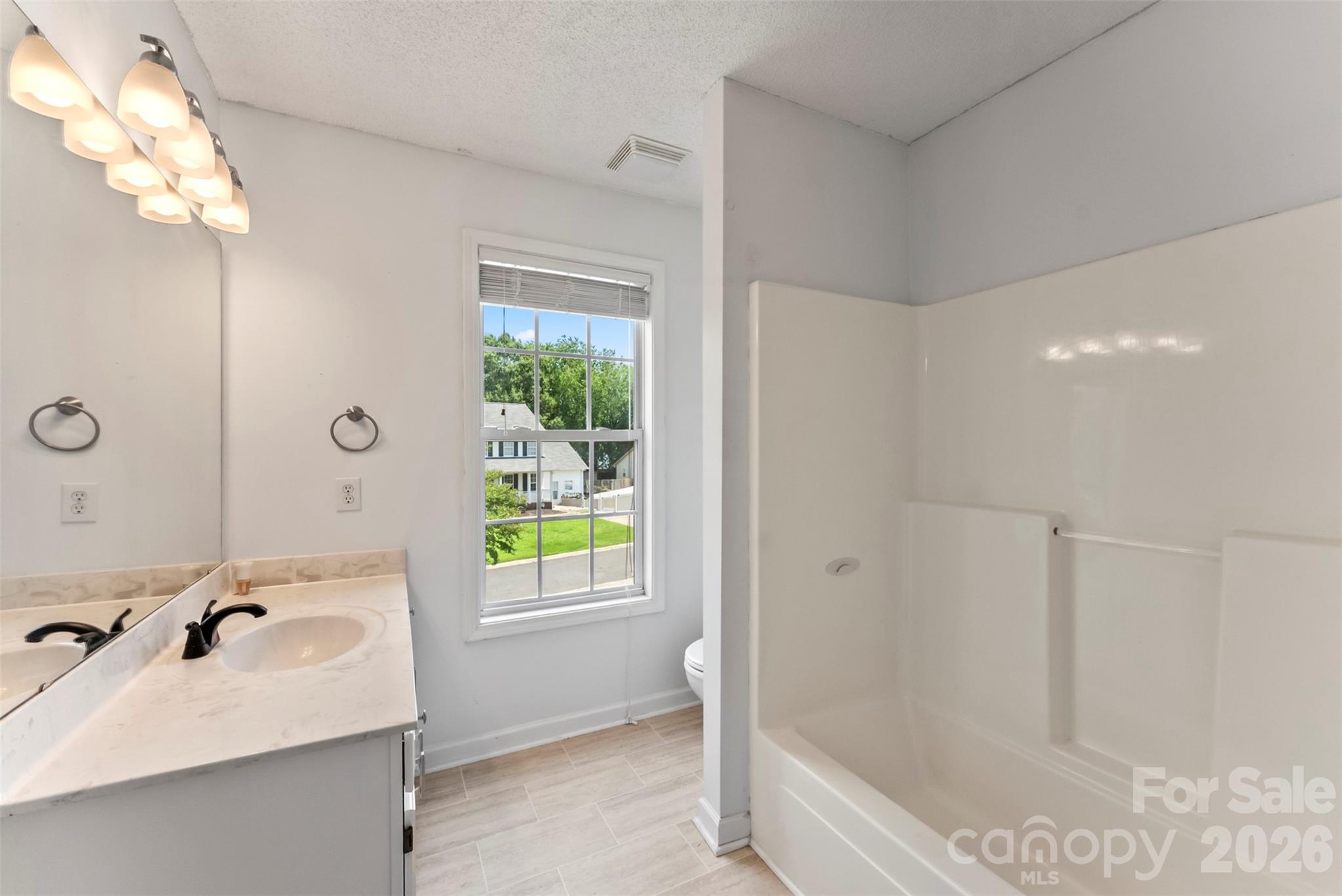 820 Saint Andrews Place Property Photo 24