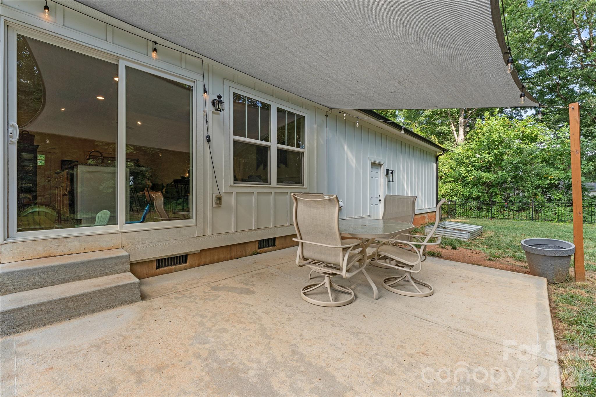 109 Logan Lane Property Photo 4