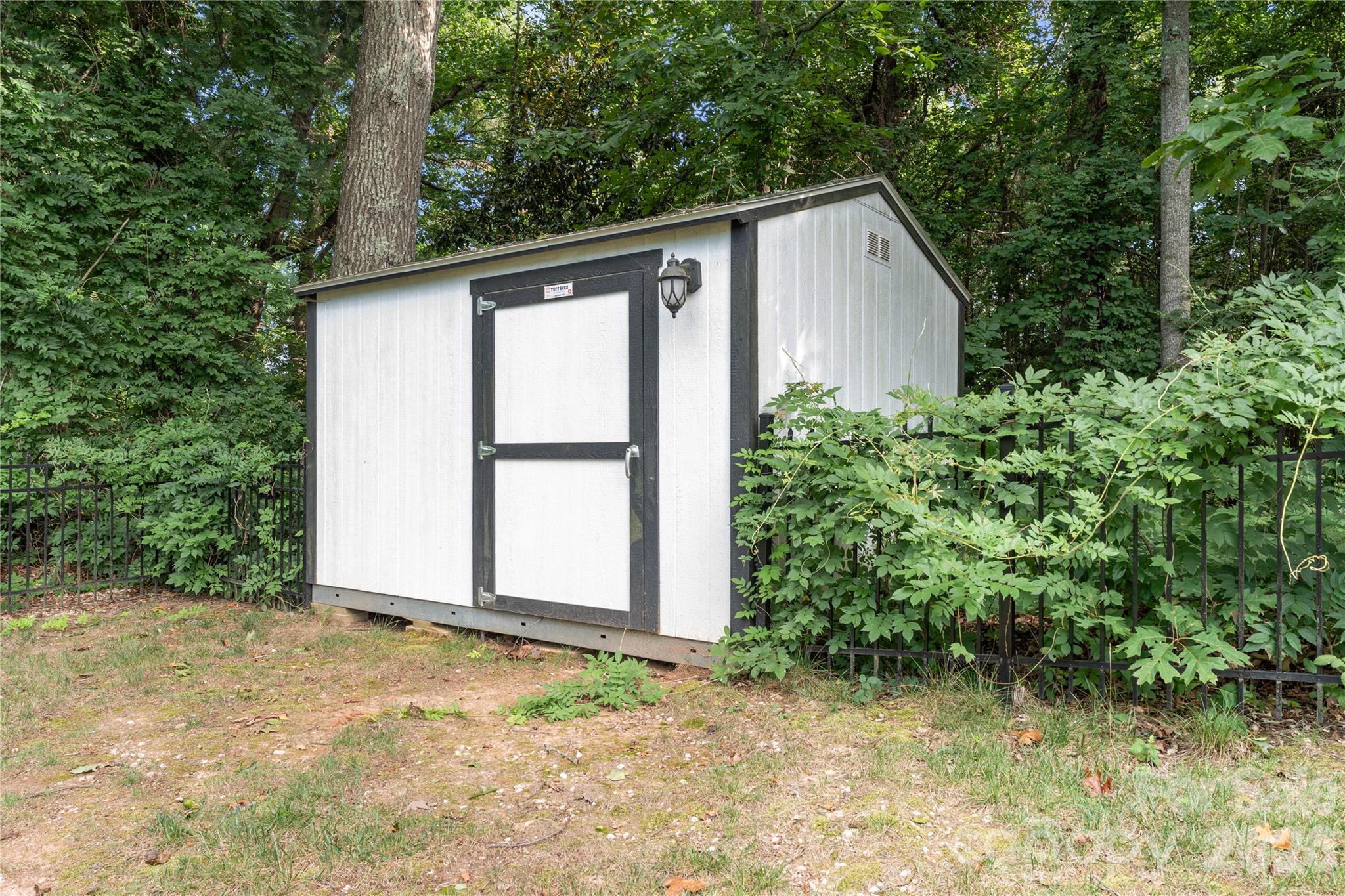 109 Logan Lane Property Photo 5