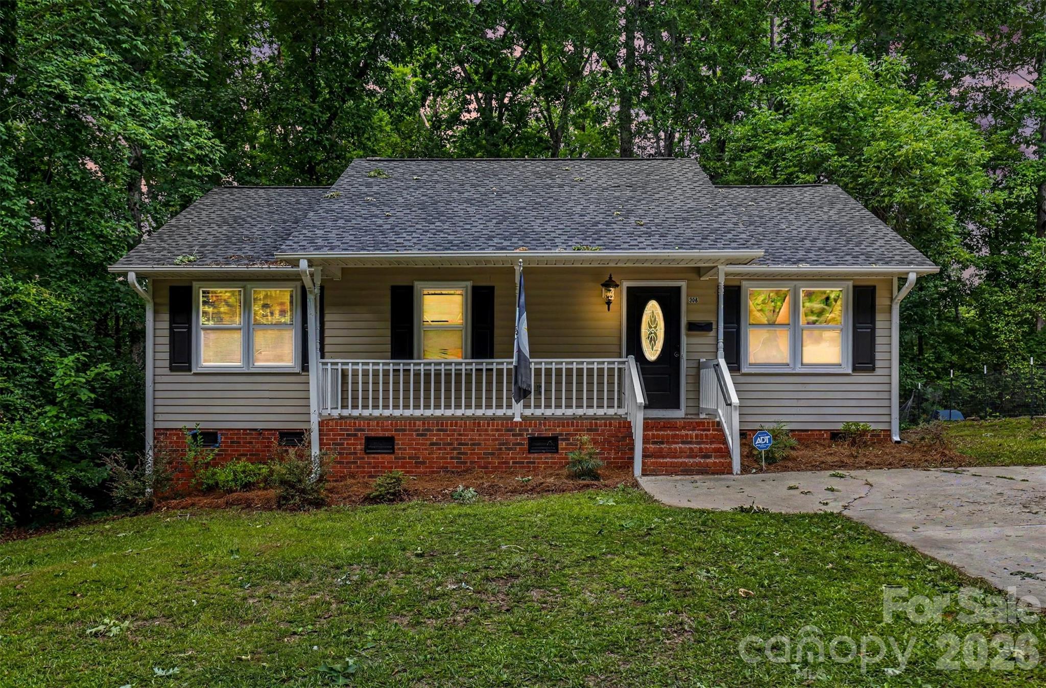 308 Kershaw Street Property Photo 1