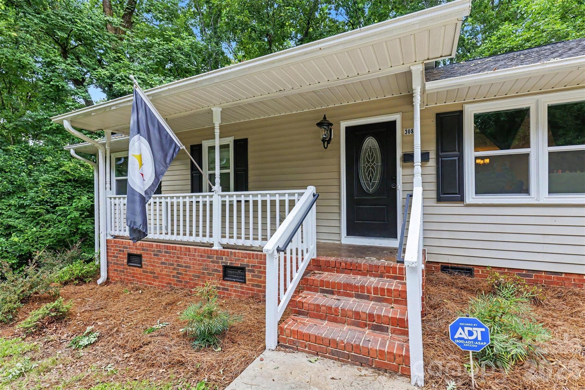 308 Kershaw Street Property Photo 5