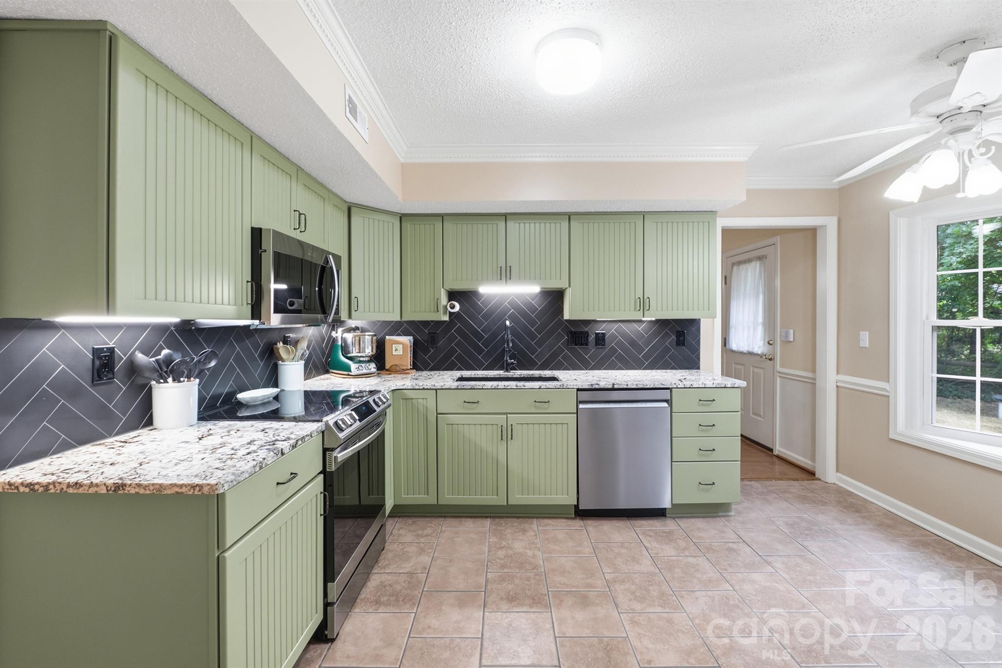 6421 Whitewater Drive Property Photo 8