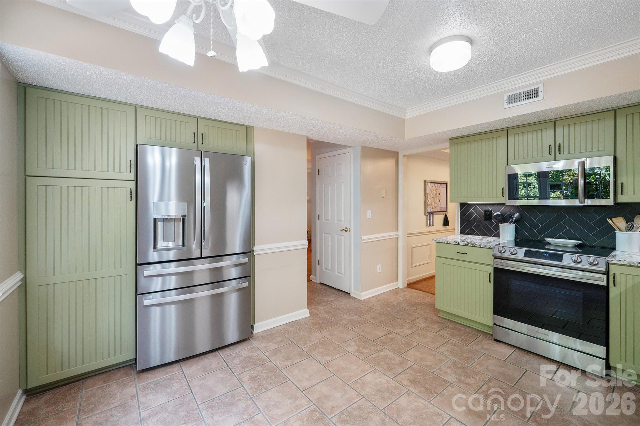 6421 Whitewater Drive Property Photo 10