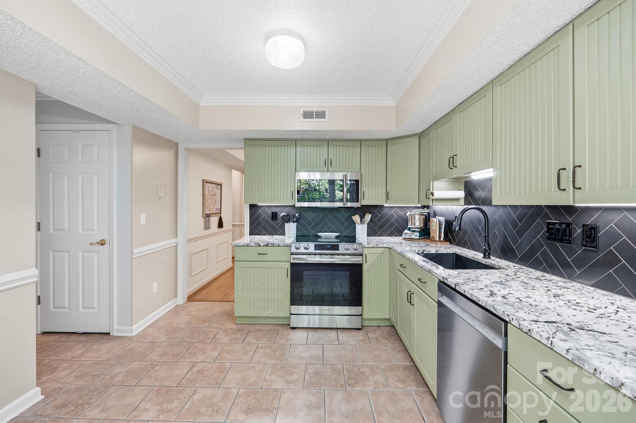 6421 Whitewater Drive Property Photo 11
