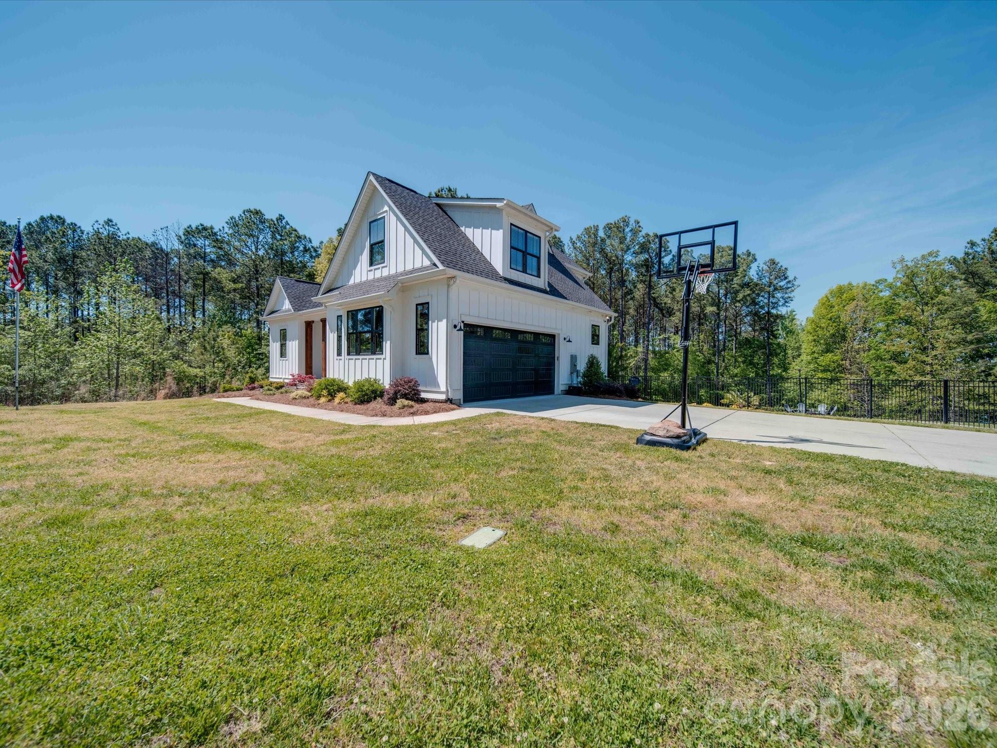 4588 Rinaldo Road Property Photo 3