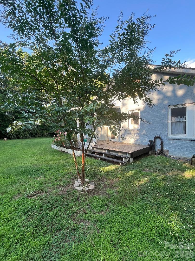 1602 Griffith Road Property Photo 3