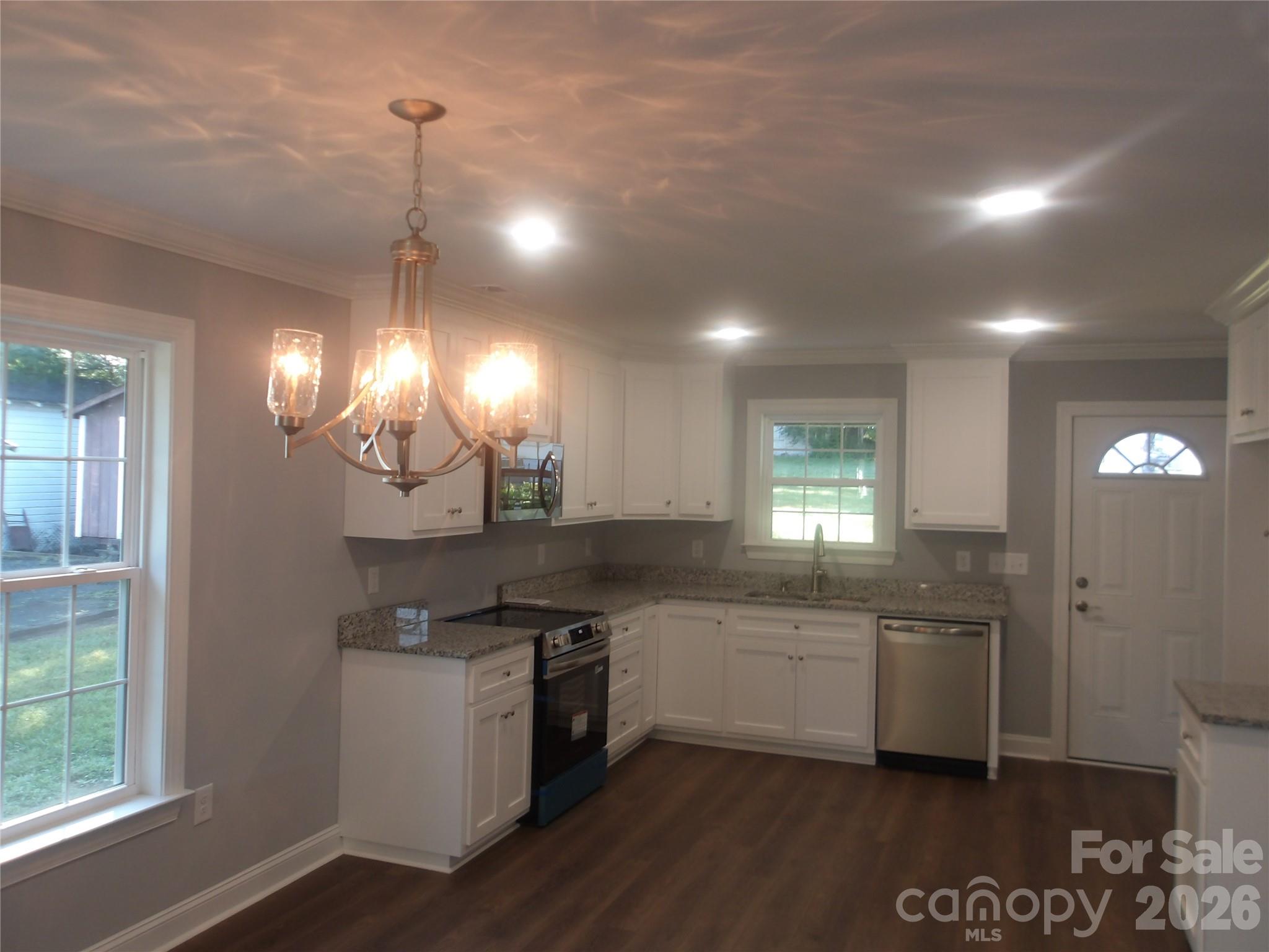 339 W 11th Street Property Photo 5