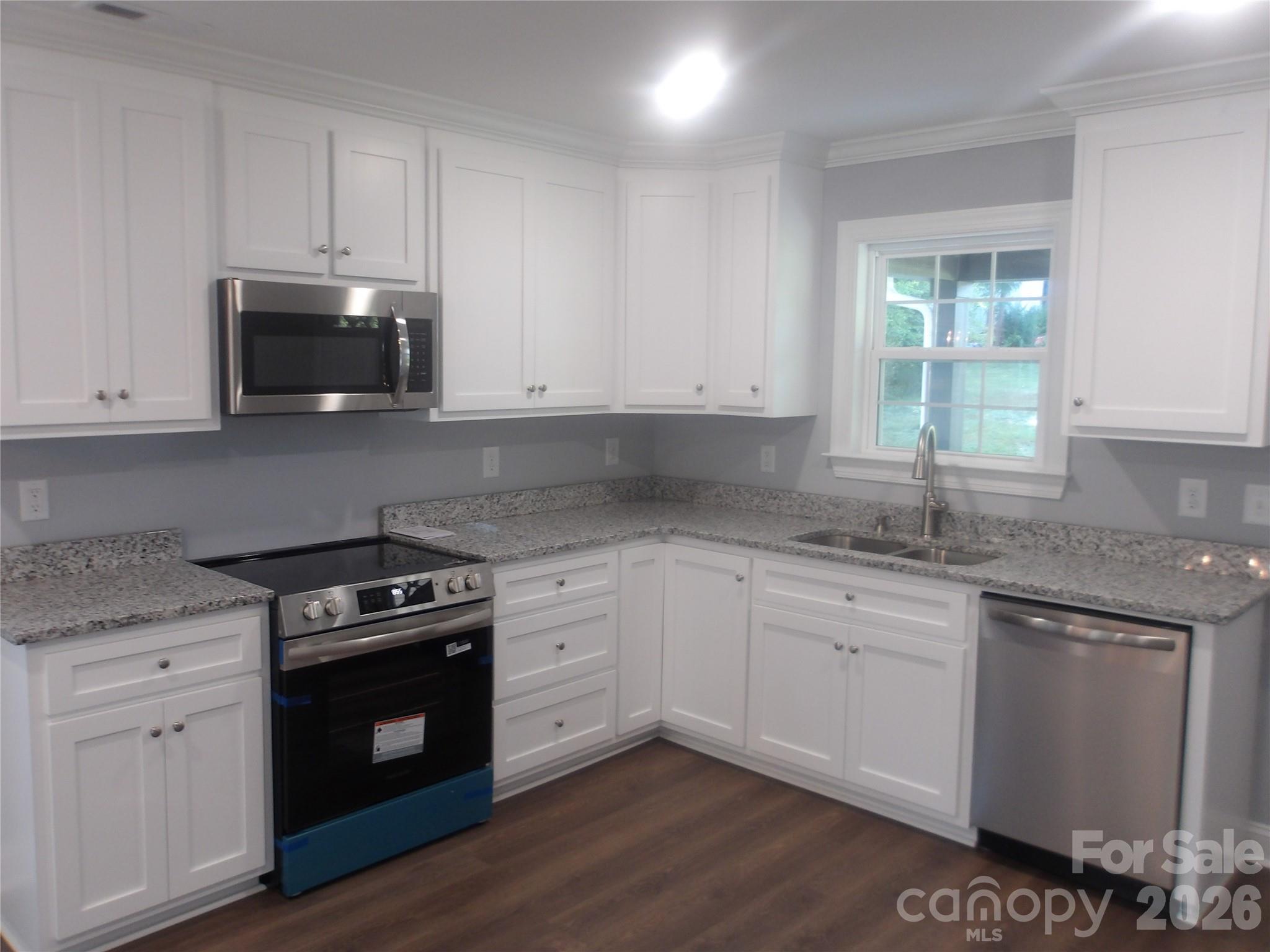 339 W 11th Street Property Photo 6