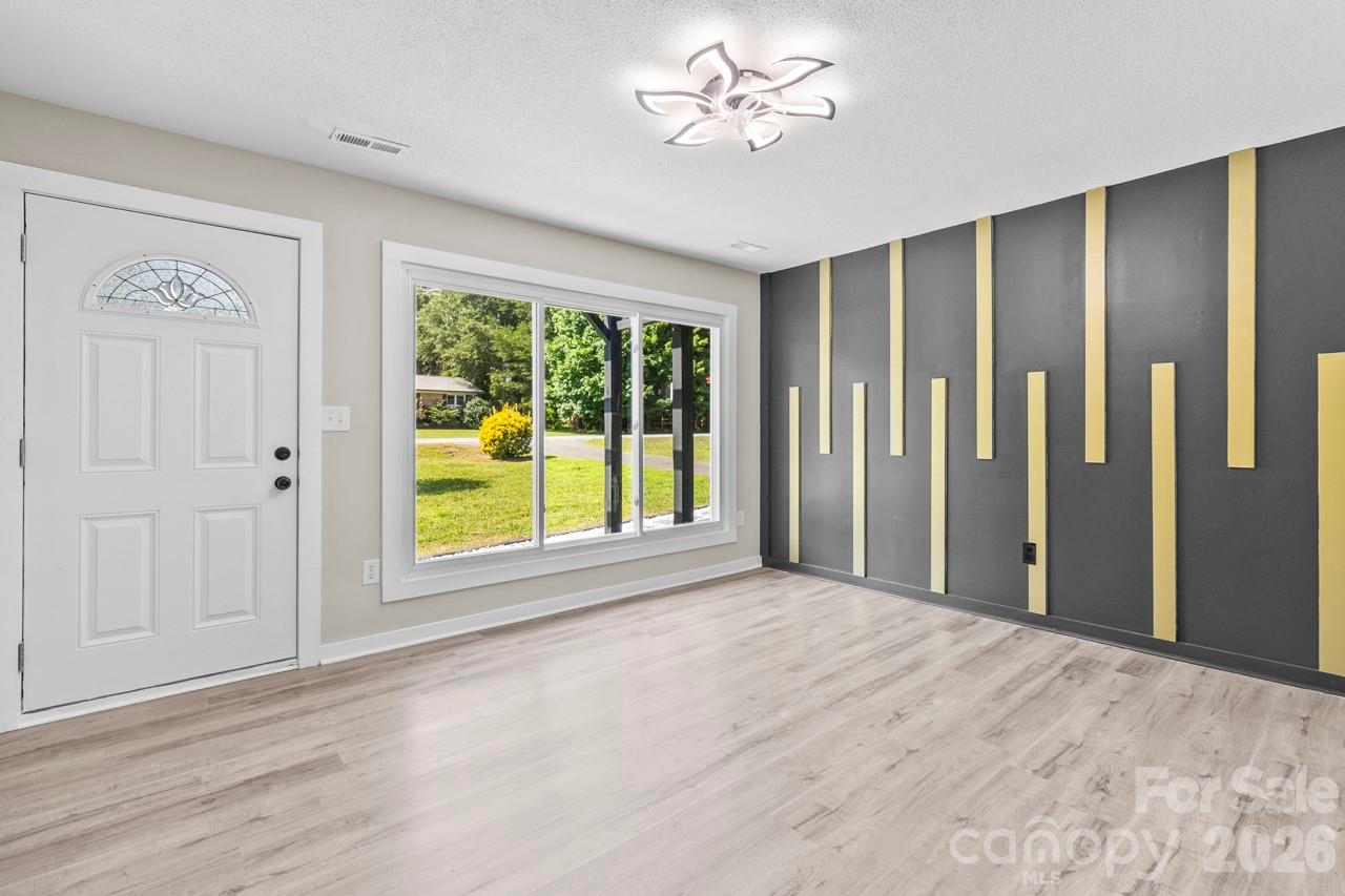 1125 Rembrandt Drive Property Photo 7