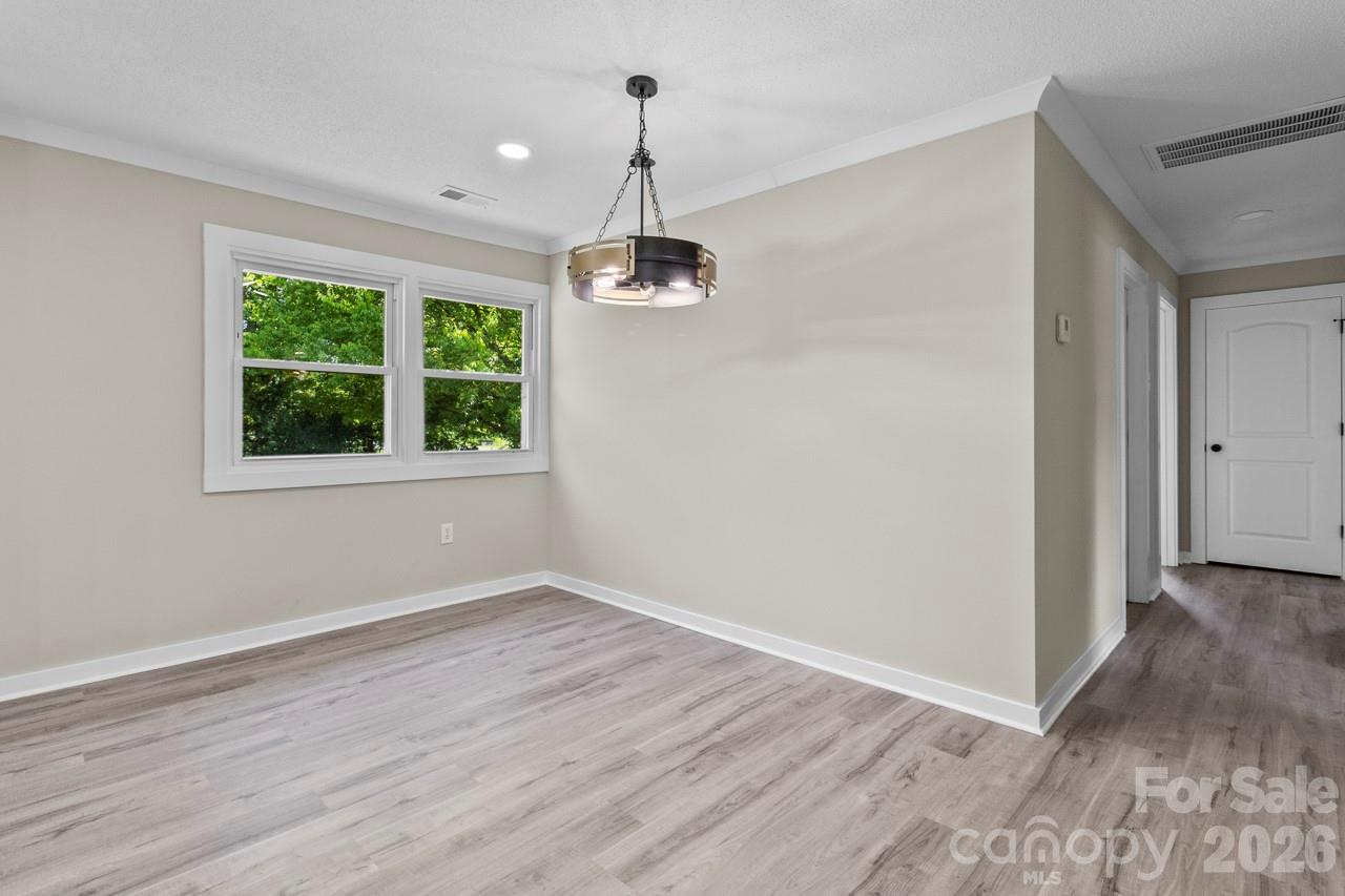 1125 Rembrandt Drive Property Photo 10