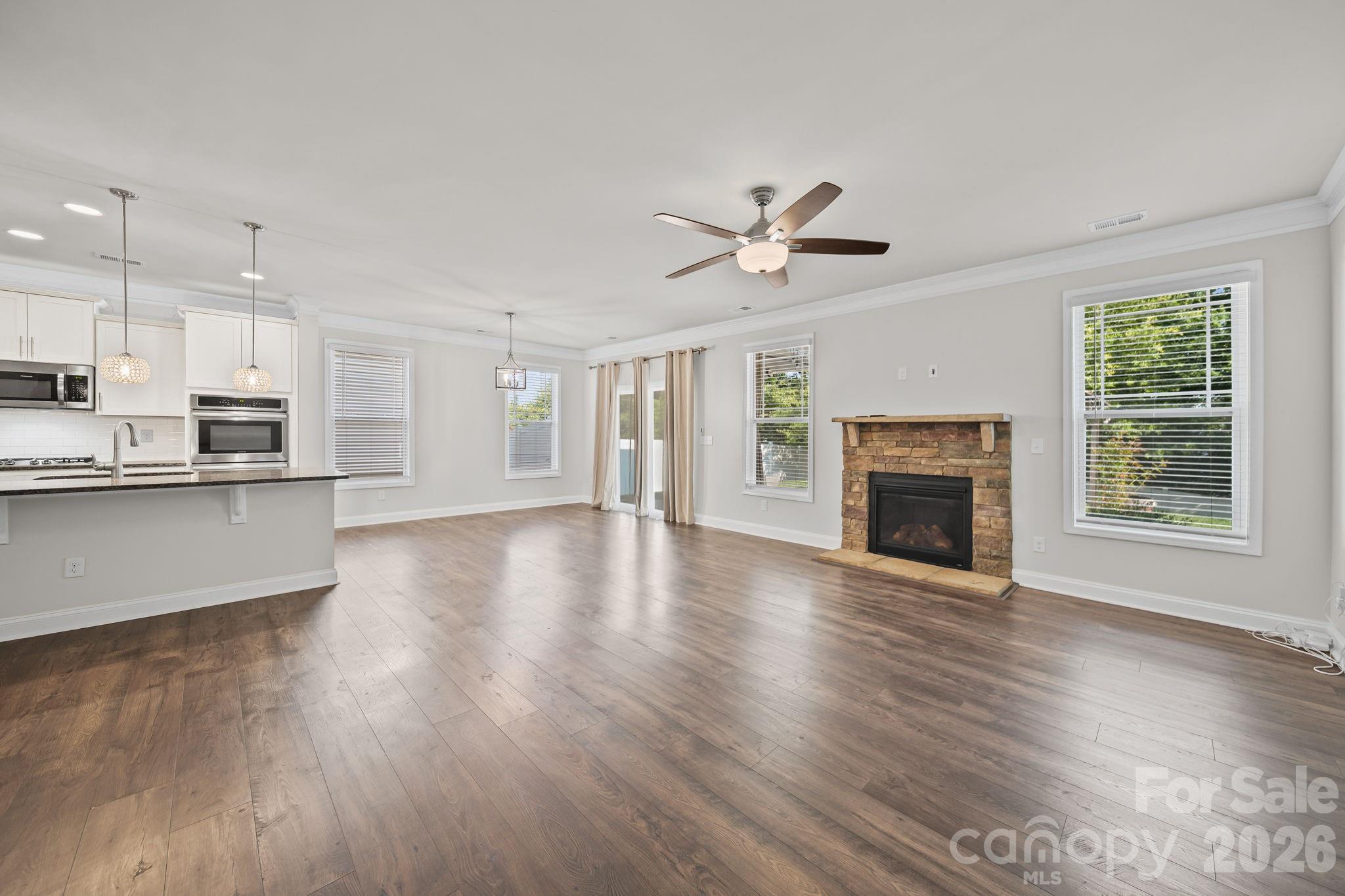 695 Belle Grove Drive Property Photo 5