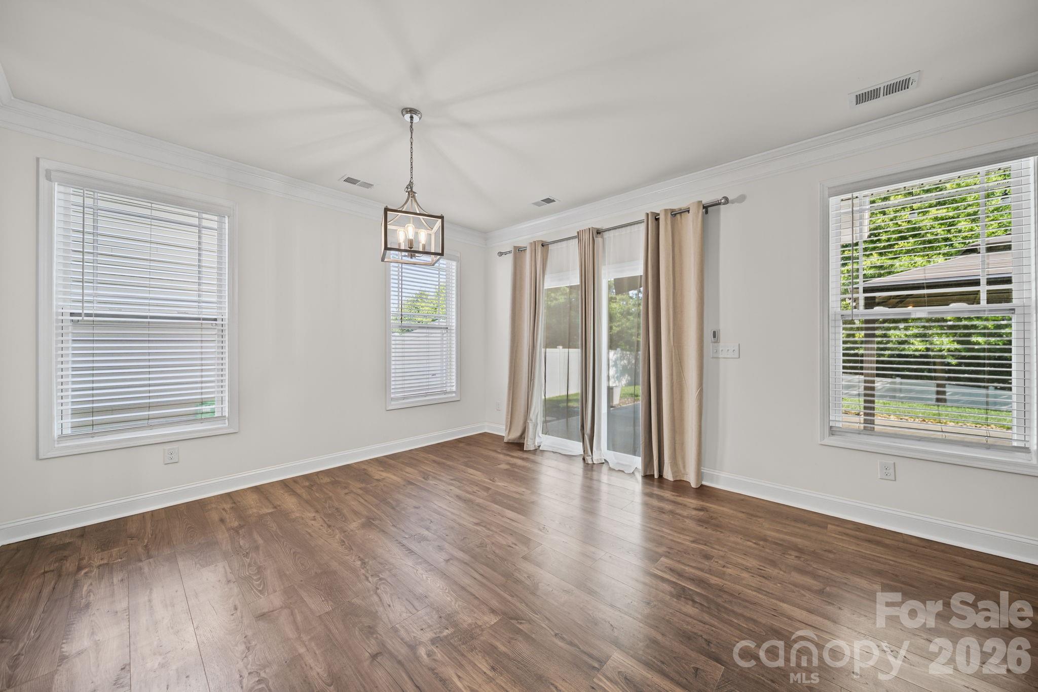 695 Belle Grove Drive Property Photo 7