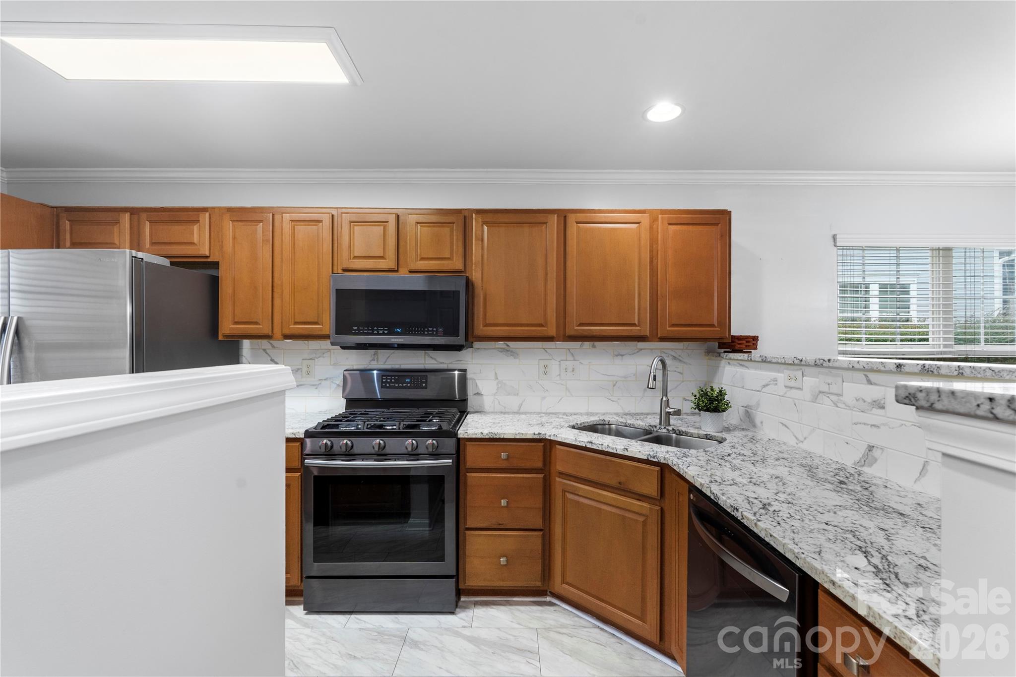 806 Rock Lake Glen Property Photo 9
