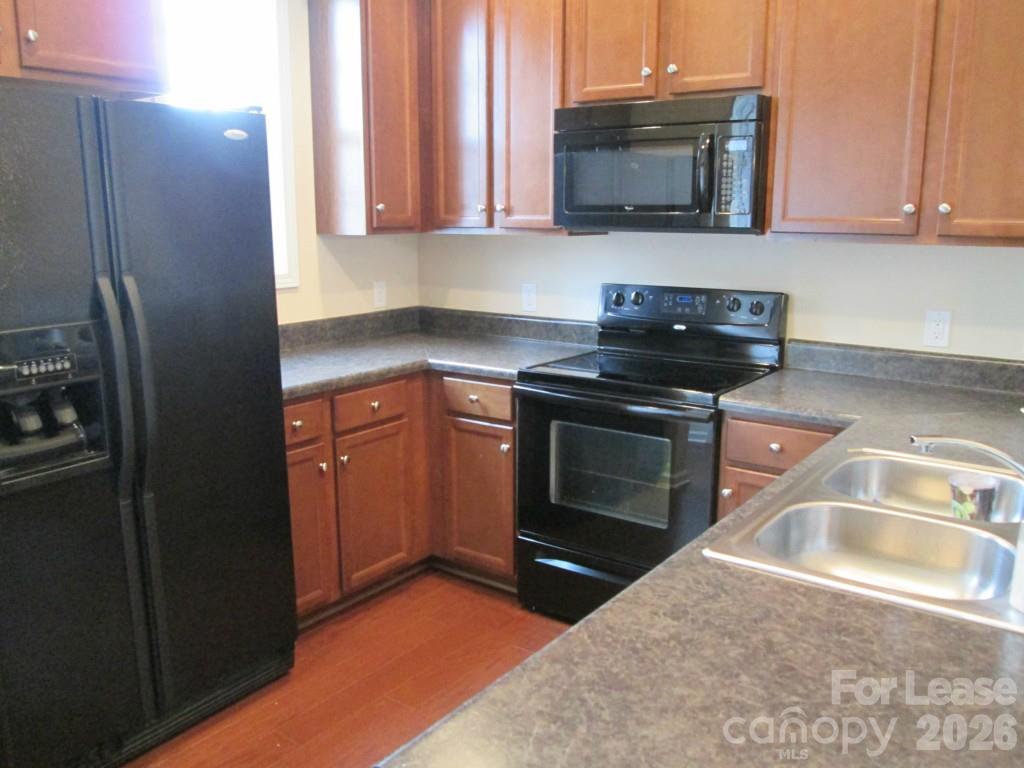 9537 Longstone Lane Property Photo 5
