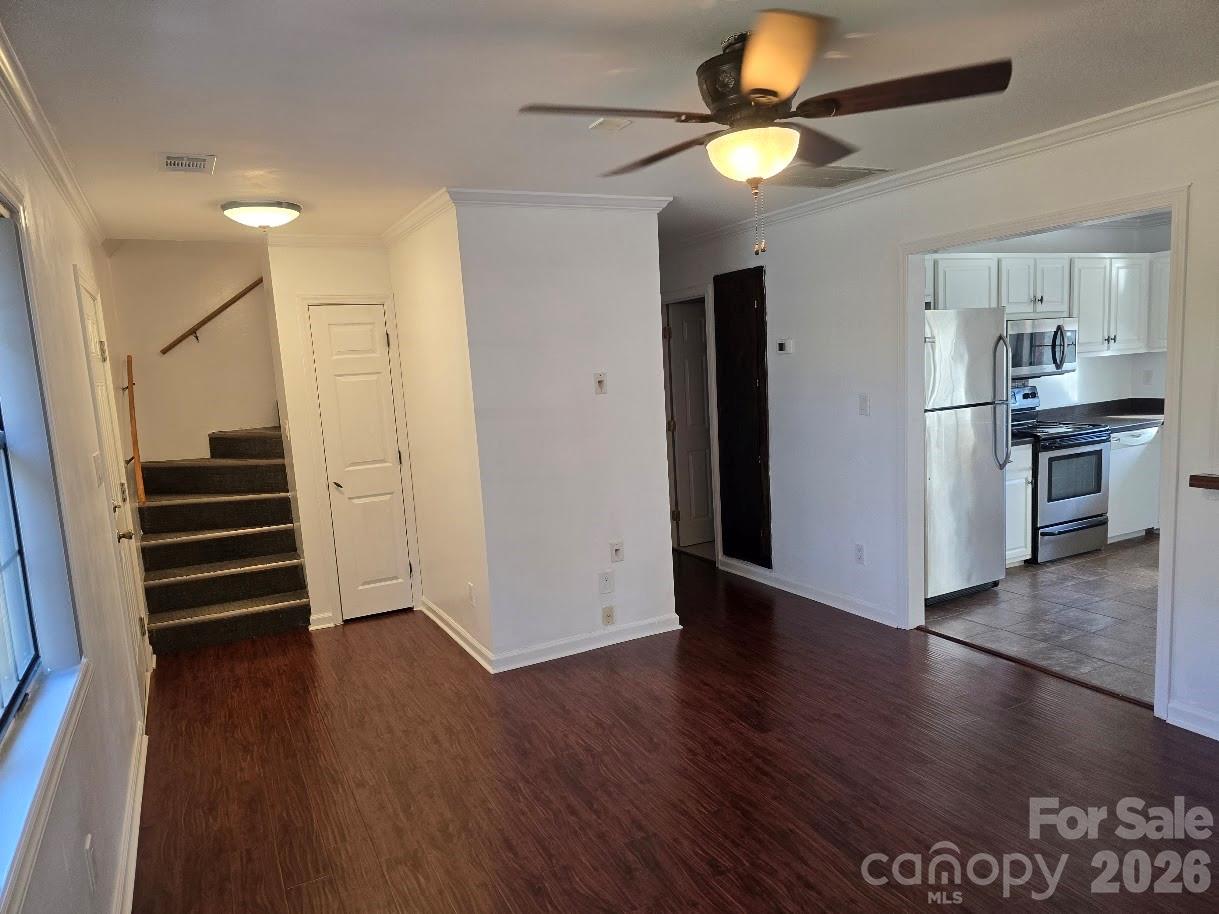 4904 West Street Property Photo 4