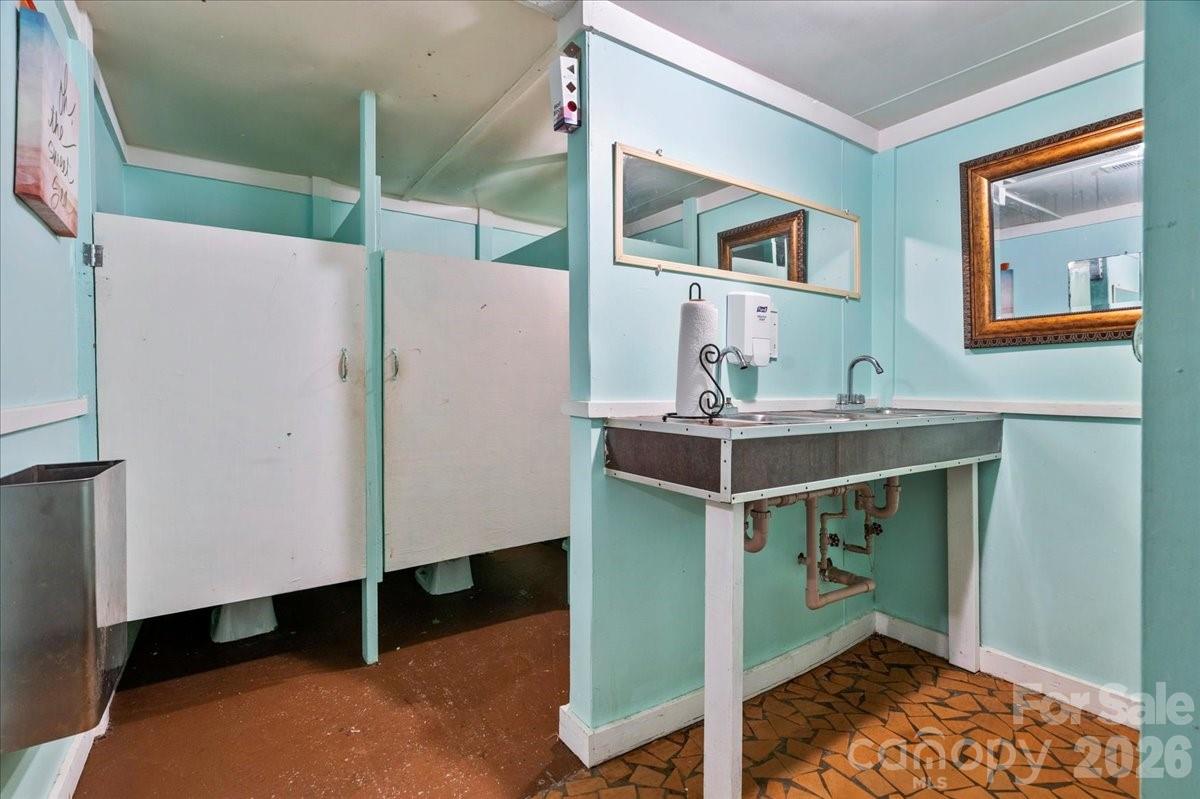 1064 Highway 1 Highway Property Photo 18
