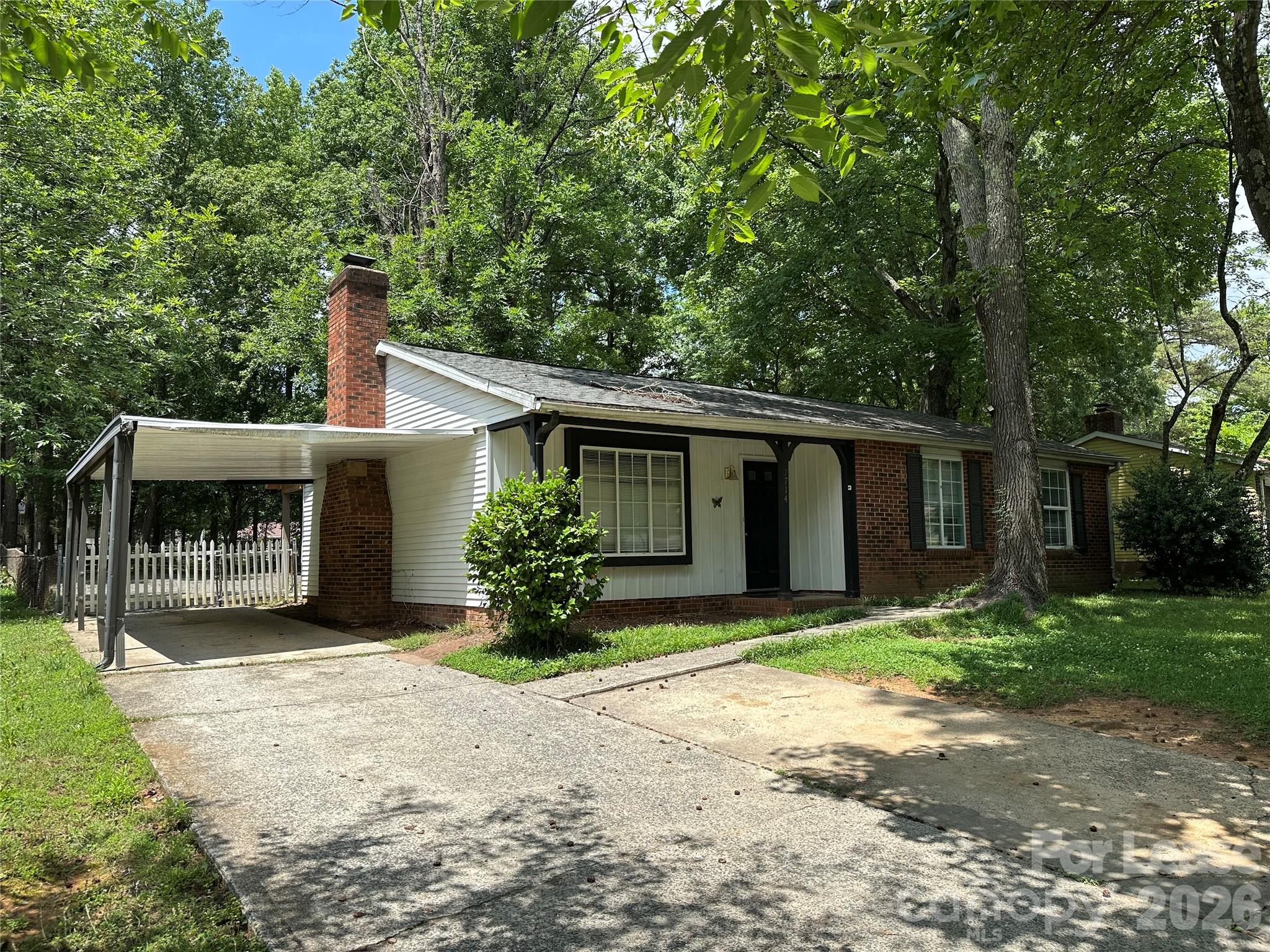 7714 Holly Hill Road Property Photo 1