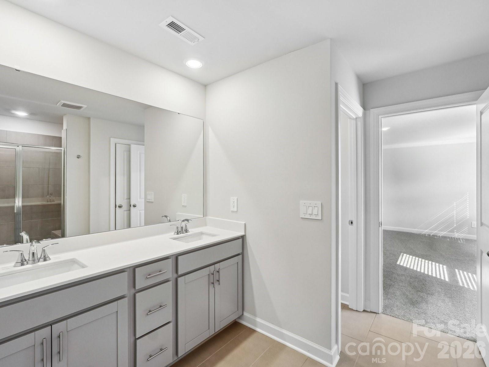 2456 Chartwell Street Property Photo 15