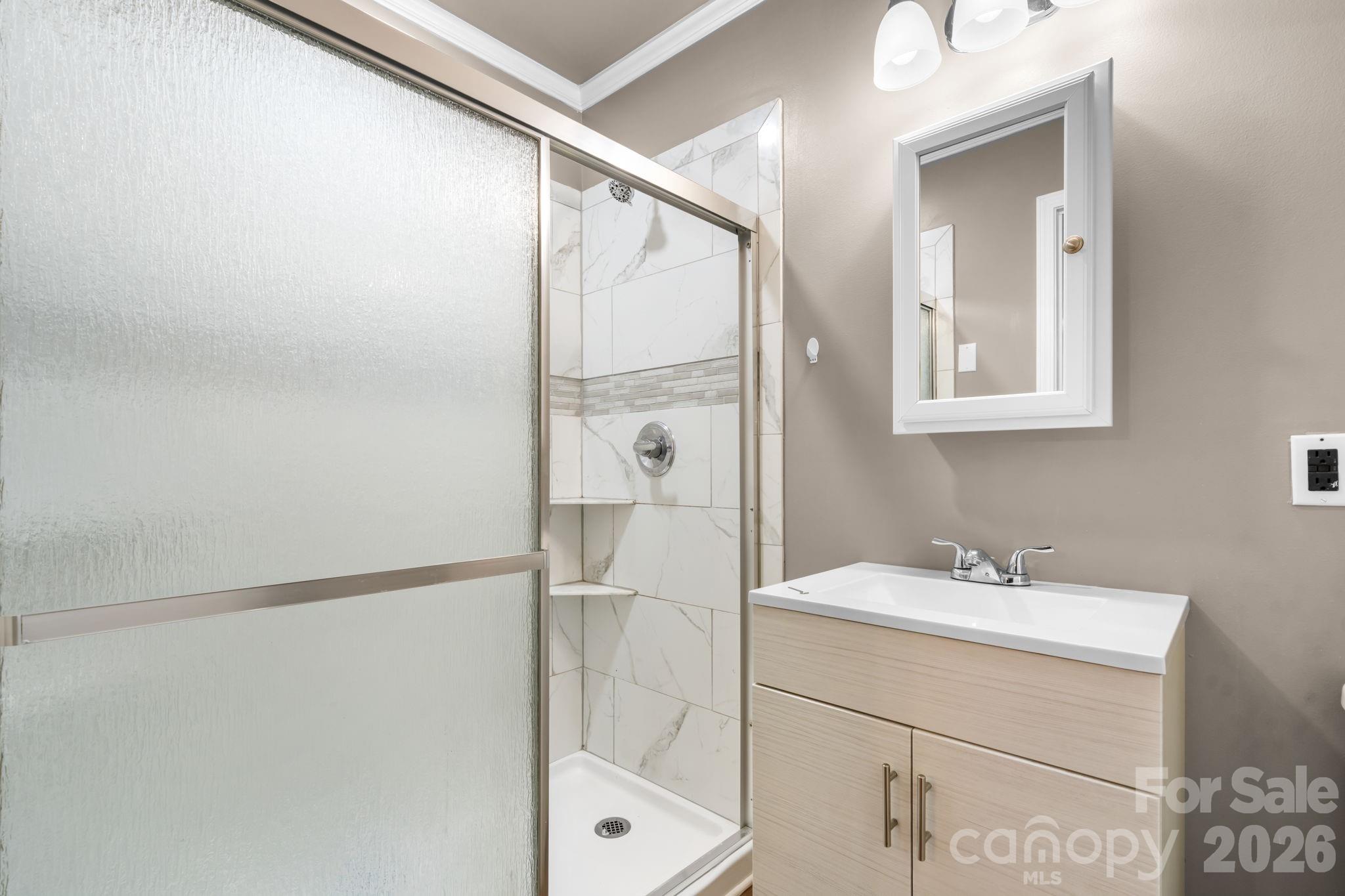 828 Manchester Street Property Photo 8