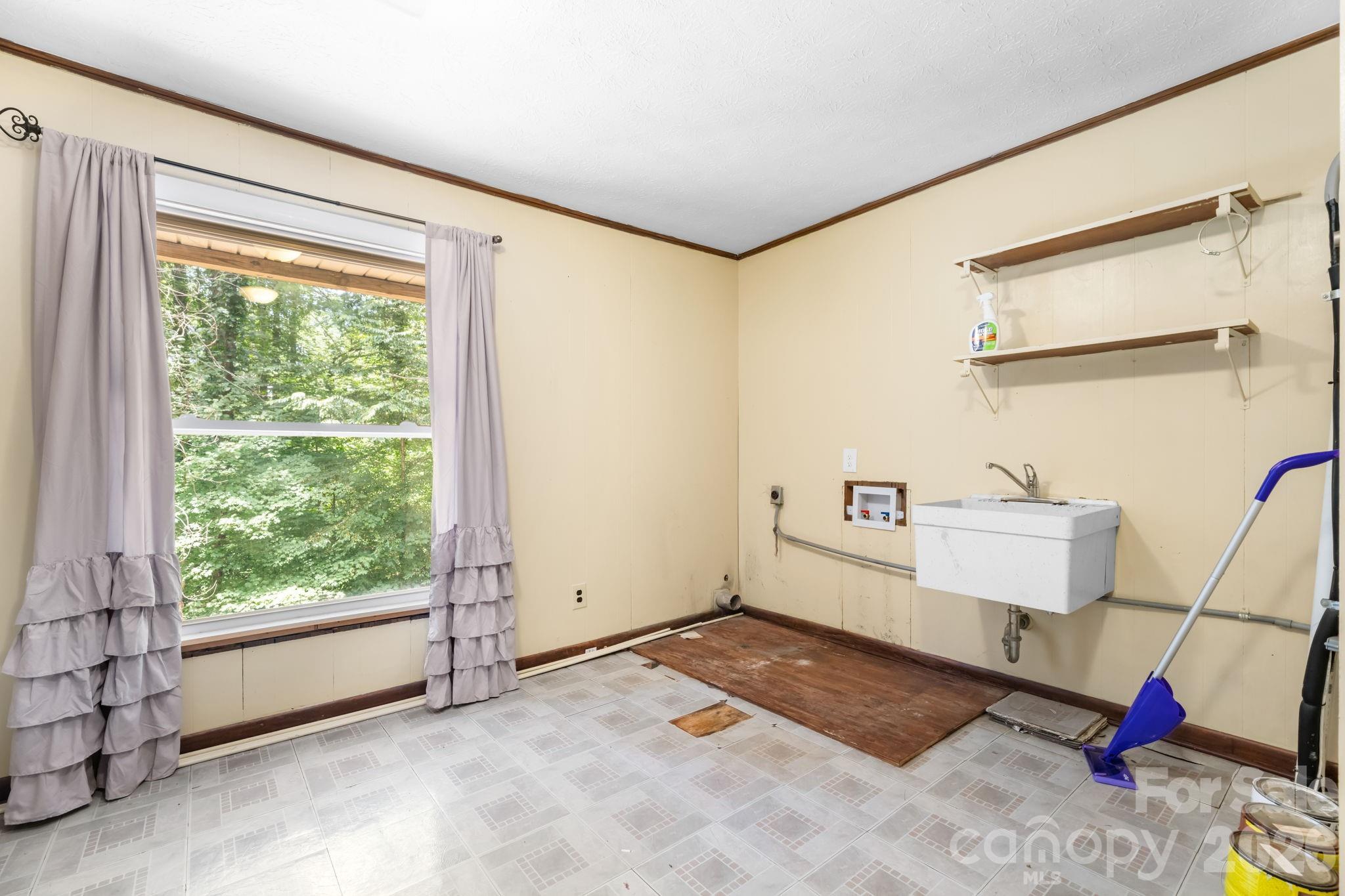 828 Manchester Street Property Photo 13