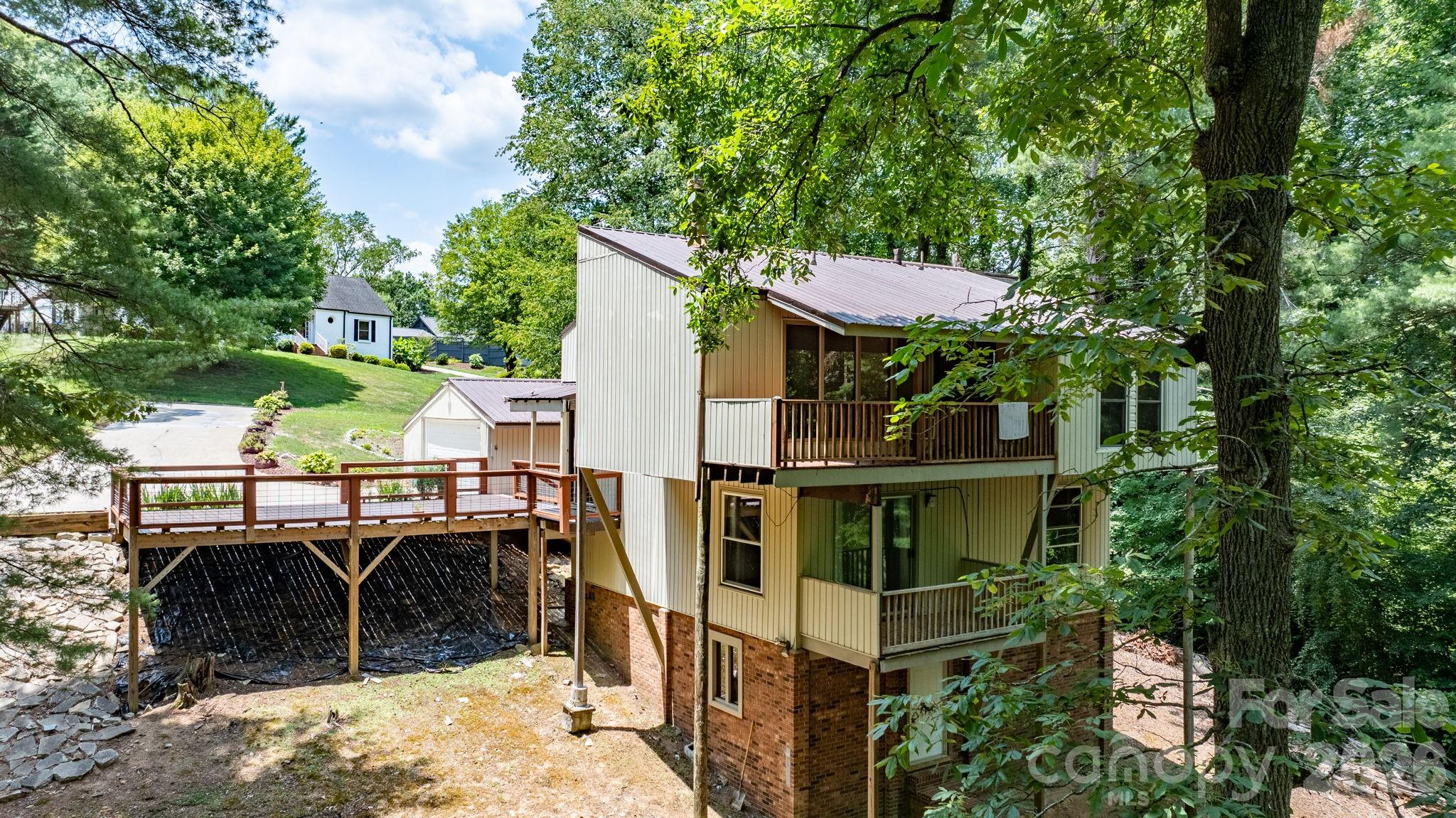828 Manchester Street Property Photo 17