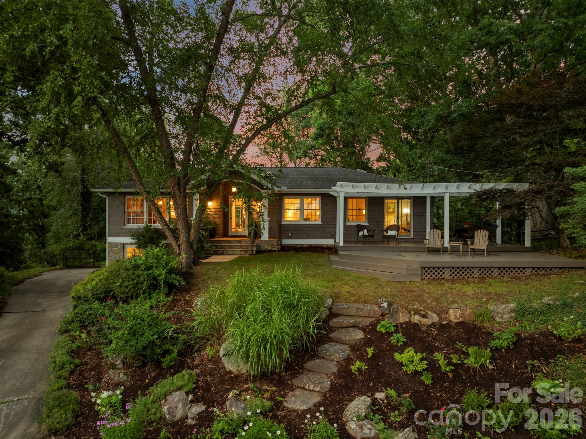 528 N Griffing Boulevard Property Photo 1