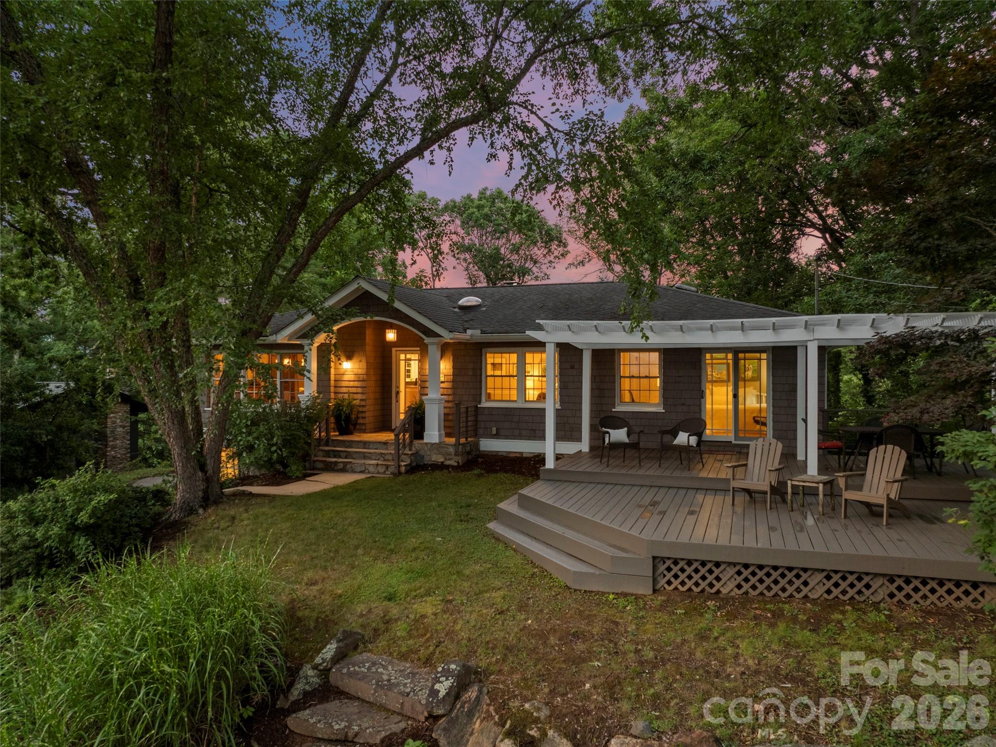 528 N Griffing Boulevard Property Photo 2