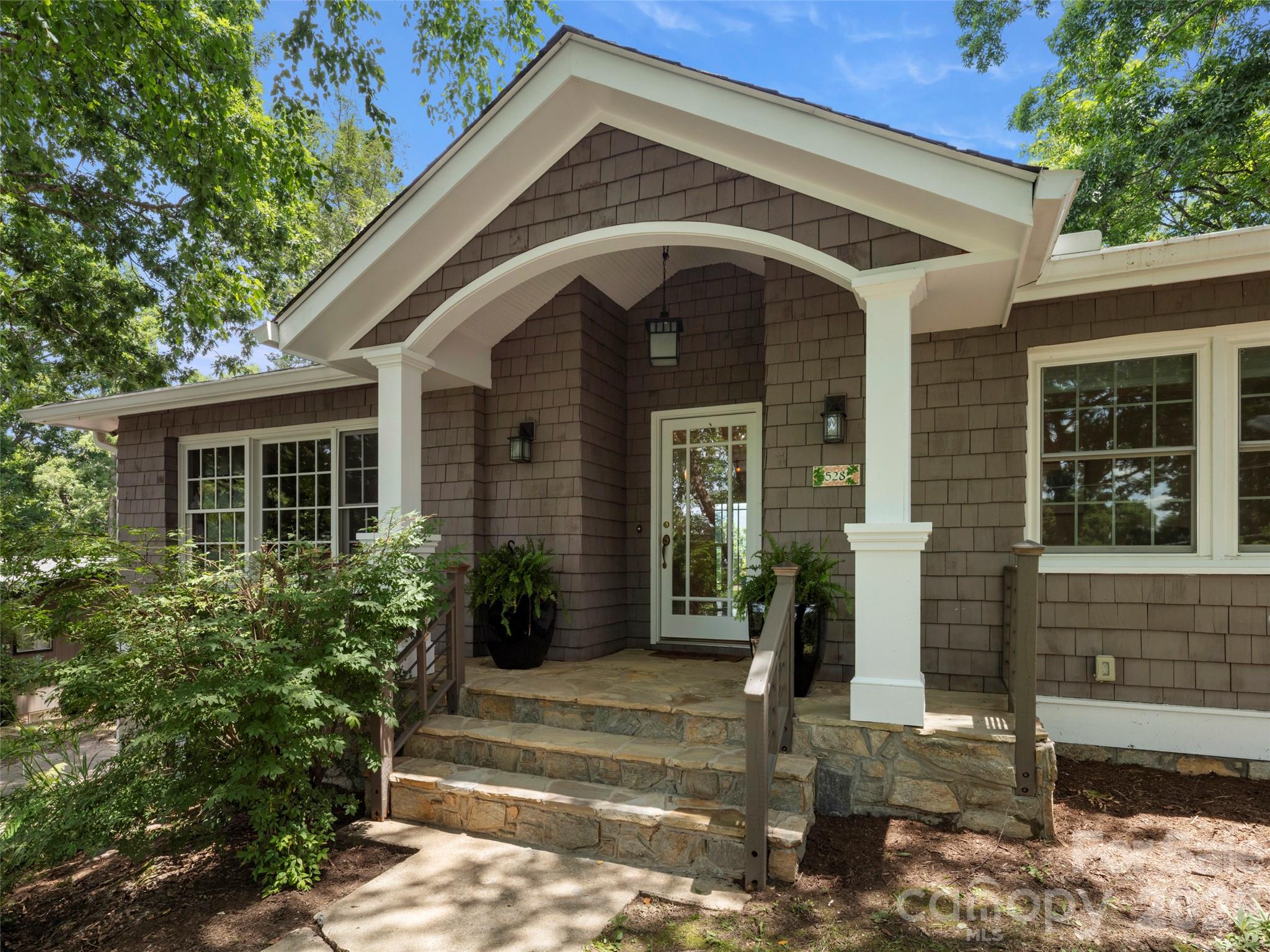 528 N Griffing Boulevard Property Photo 6