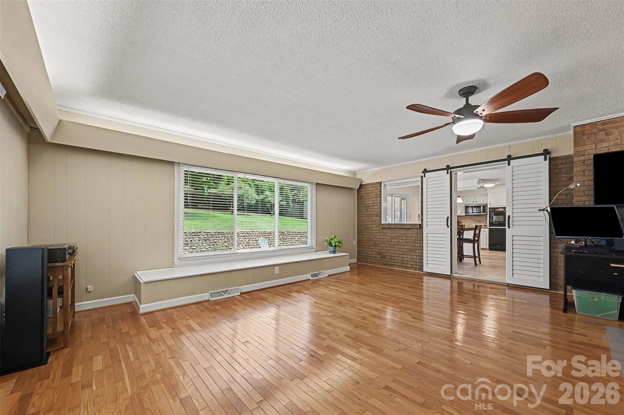 9050 Miriam Drive Property Photo 3
