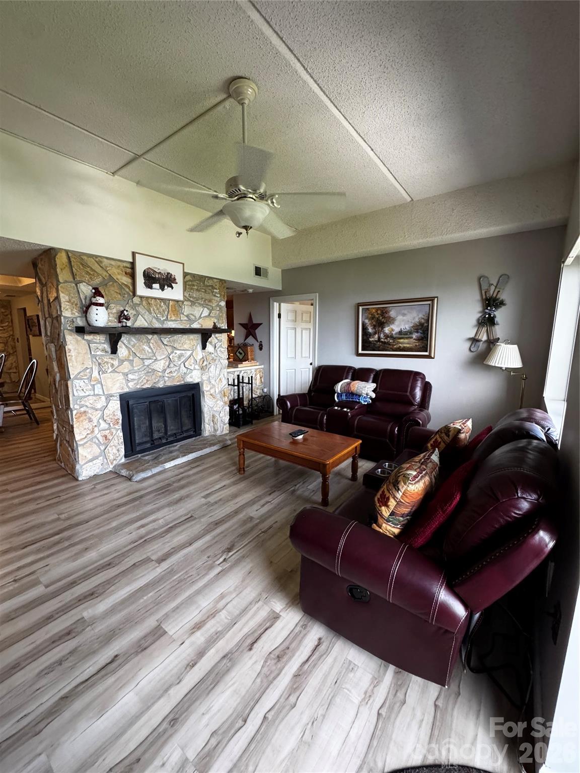 303 Sugar Top Drive 2813 Property Photo 4