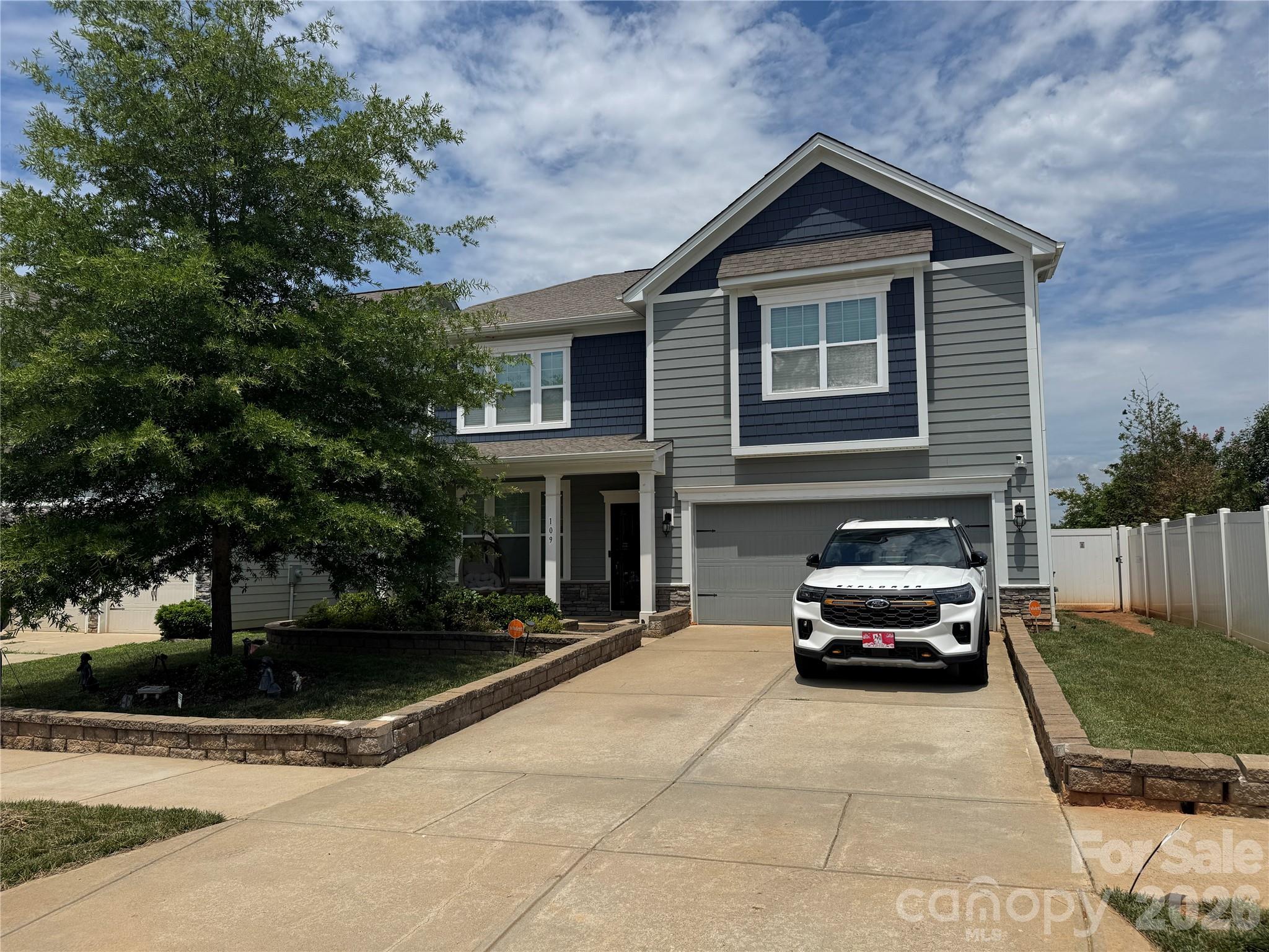 109 E Americana Drive Property Photo 1
