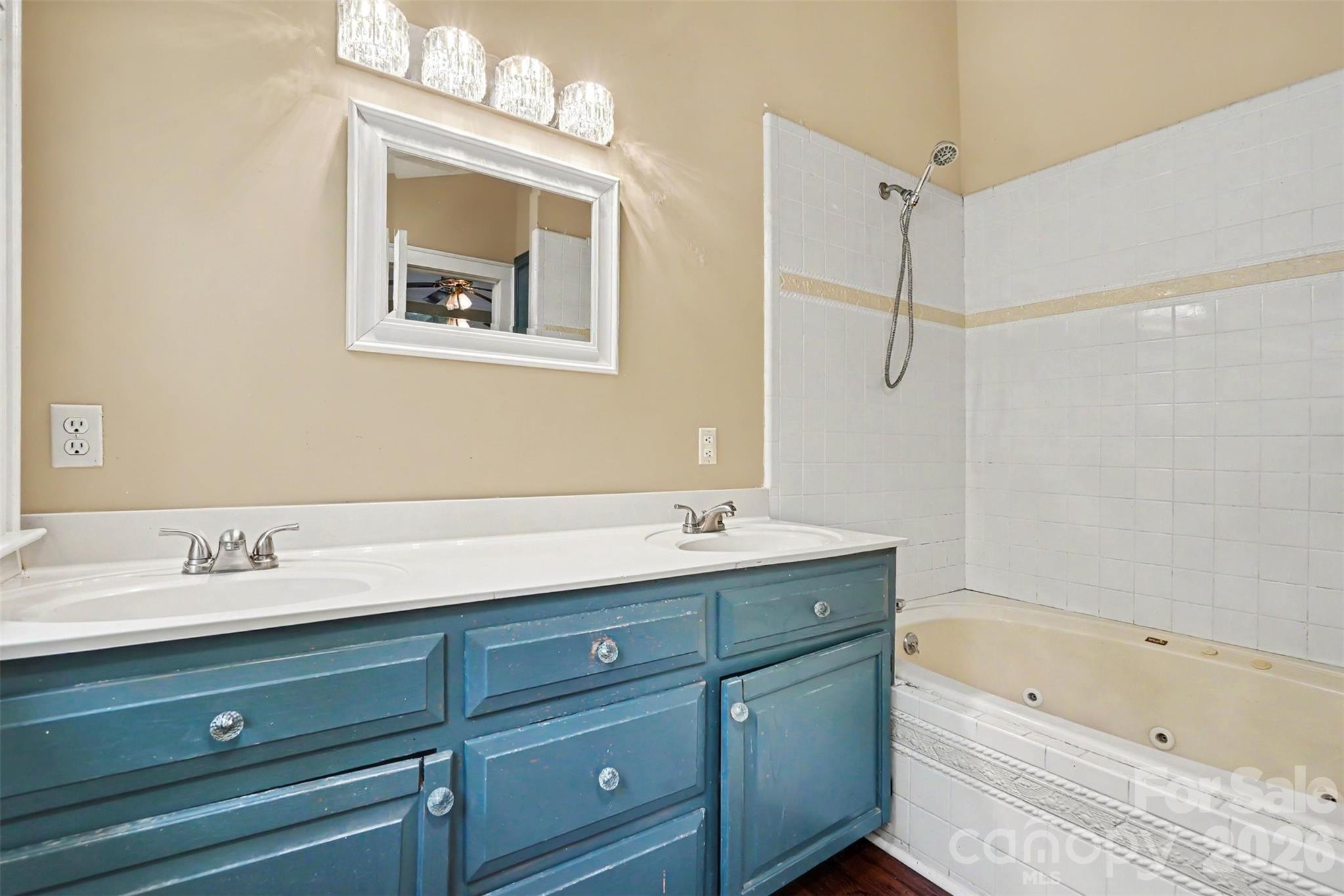 313 Gold Street Property Photo 24