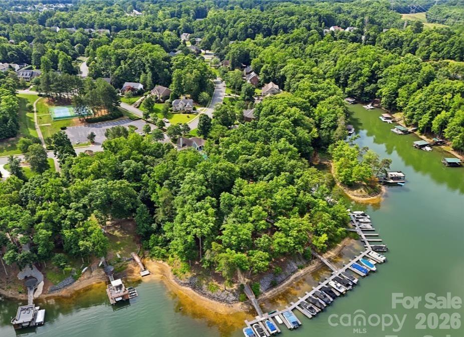 2125 Mt Isle Harbor Drive Property Photo 3