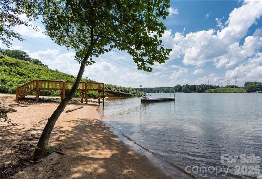 2125 Mt Isle Harbor Drive Property Photo 6