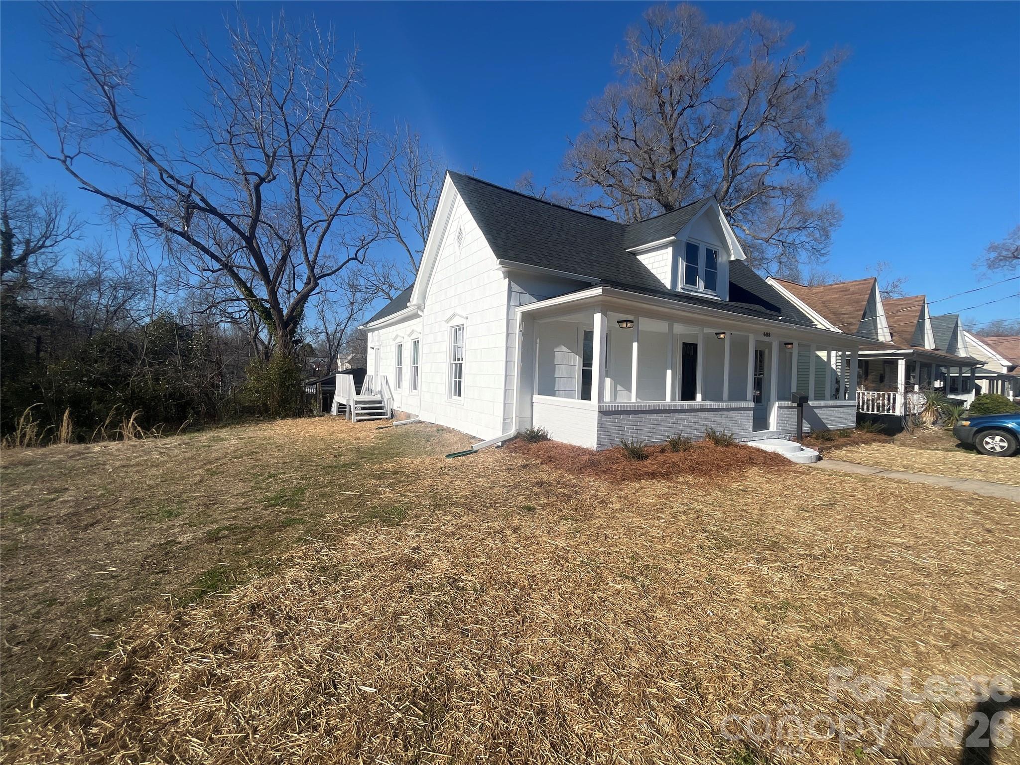 608 S Yadkin Avenue Property Photo 3