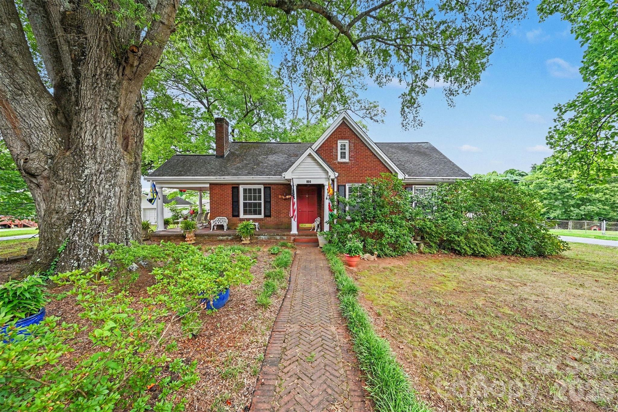 806 S Main Avenue Property Photo 1