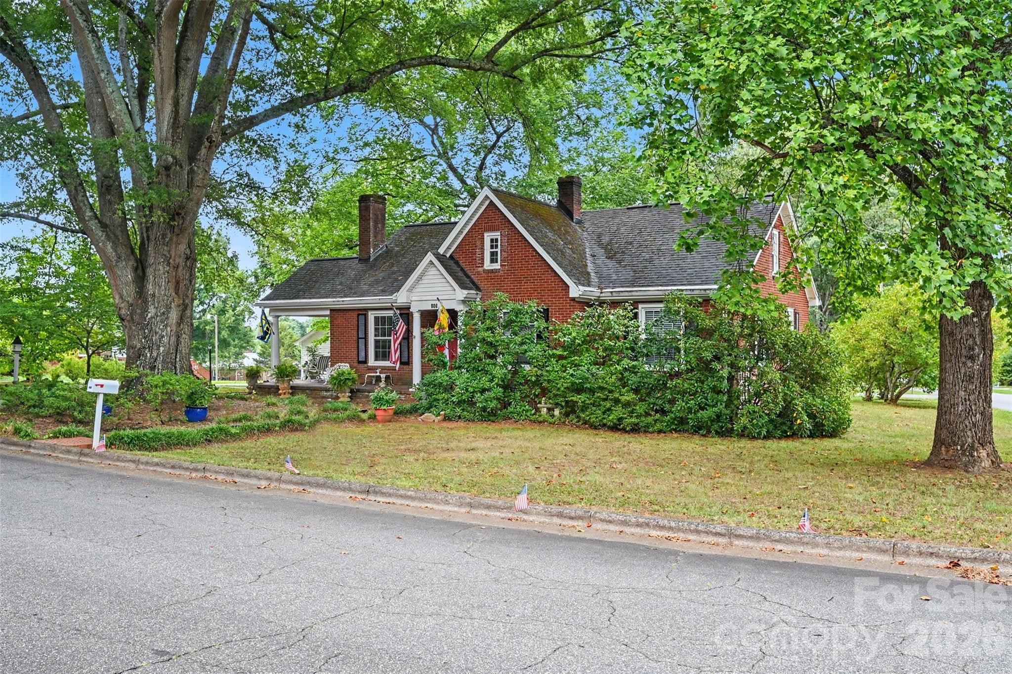 806 S Main Avenue Property Photo 3