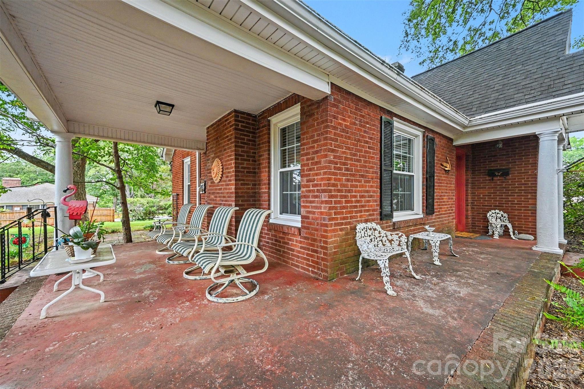 806 S Main Avenue Property Photo 5