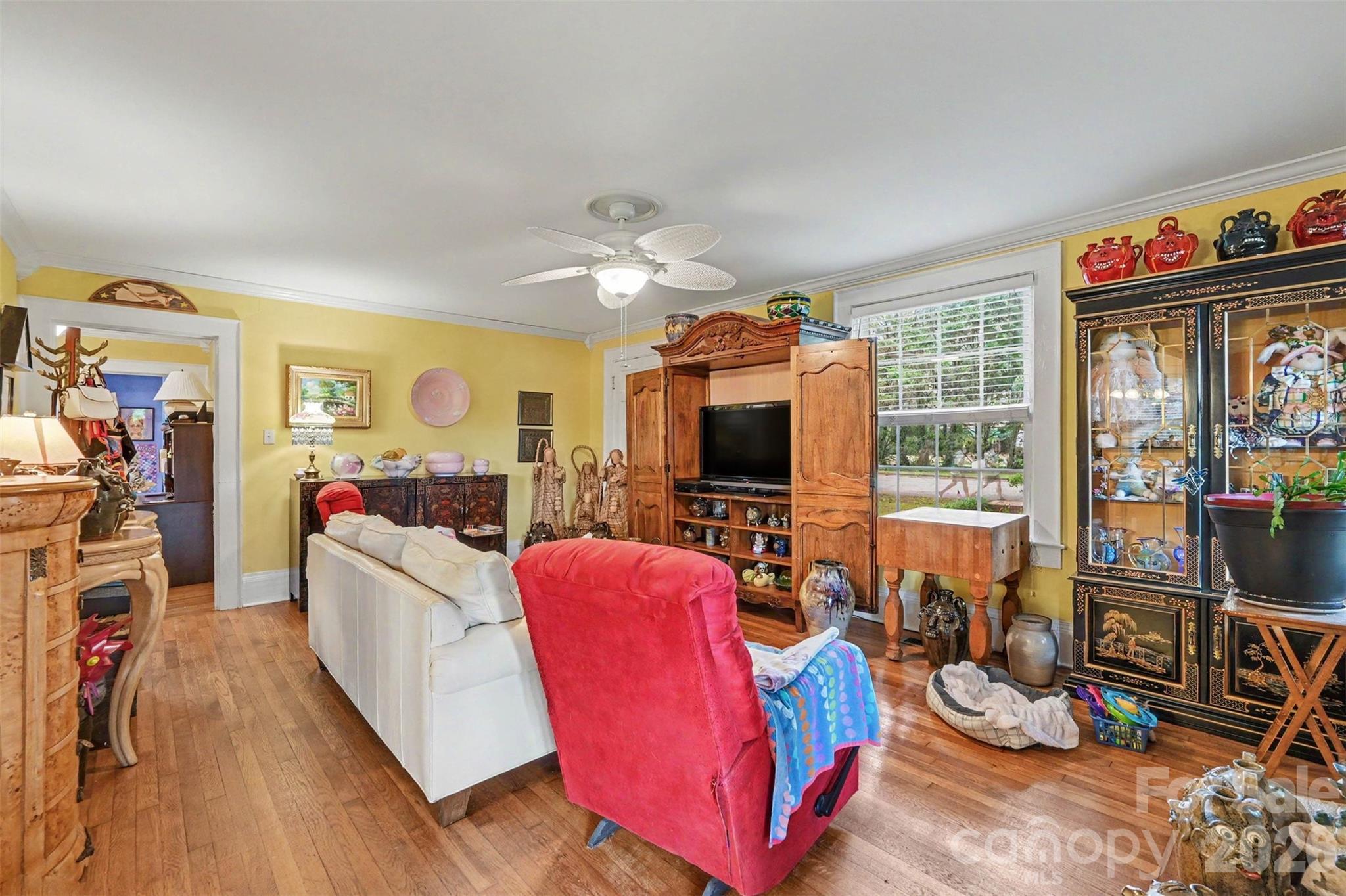 806 S Main Avenue Property Photo 6